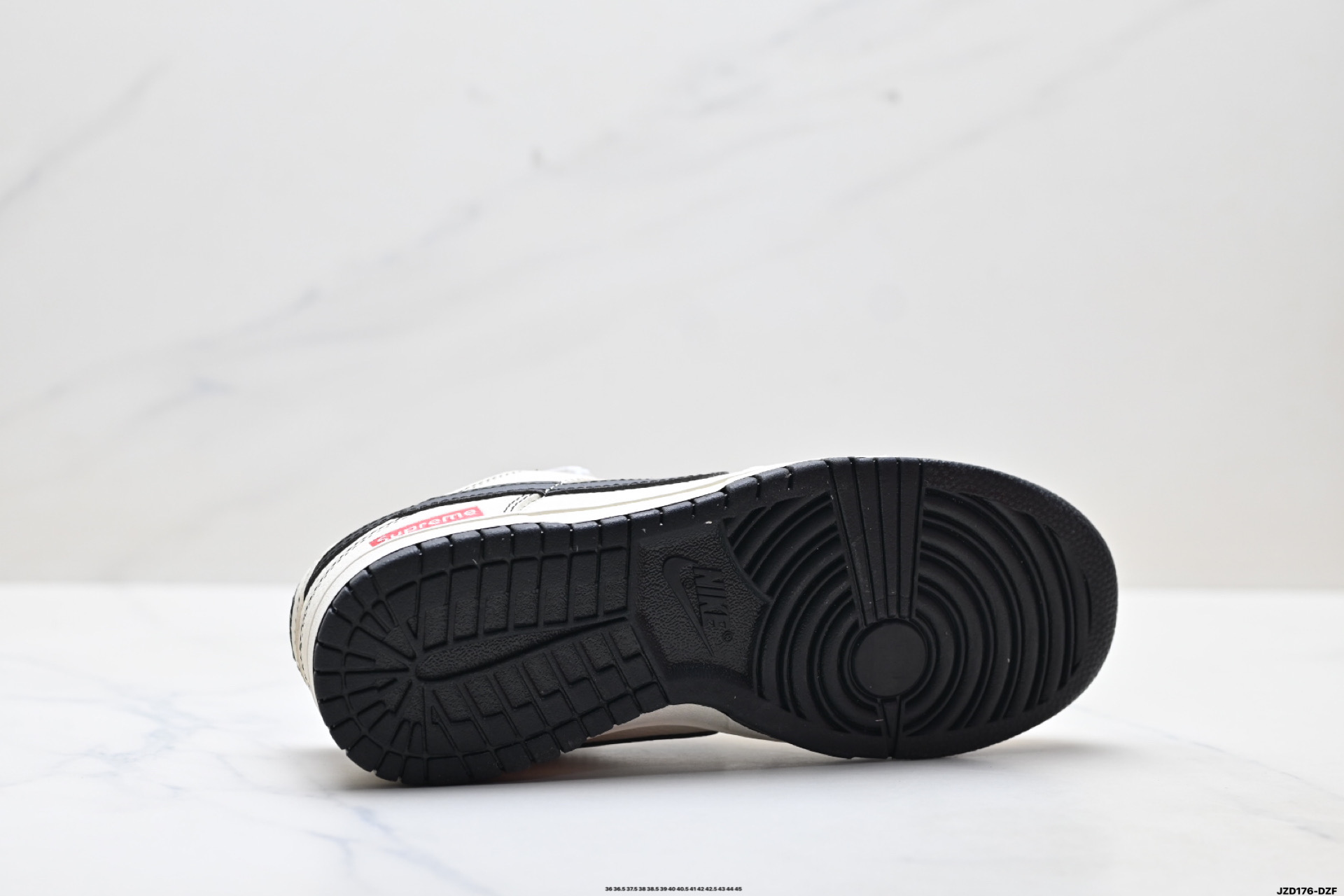 特价‼️💰160
公司级✅Nike Dunk Low Retro ‘DIY高端定制’耐克 低帮休闲运动板鞋
原装头层材料 用料绝不含糊 独家版型蒸餾加工帶來的是更好的视觉和脚感体验 清洁度 电绣工艺 皮料切割干净无任何毛边 细节完美
货号:XX2025-316
尺码:36 36.5 37.5 38 38.5 39 40 40.5 41 42 42.5 43 44 45
ID:JZD176-DZF