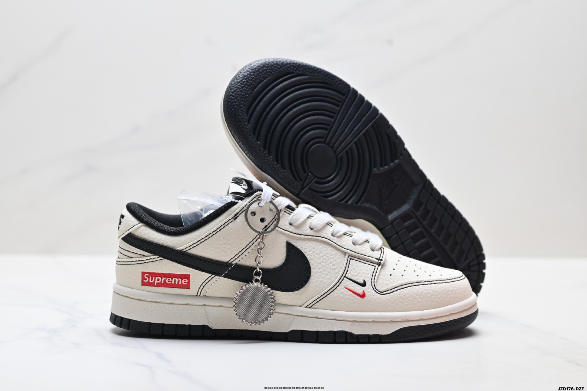 🈴特价‼️💰160
公司级✅Nike Dunk Low Retro ‘DIY高端定制’耐克 低帮休闲运动板鞋
原装头层材料 用料绝不含糊 独家版型蒸餾加工帶來的是更好的视觉和脚感体验 清洁度 电绣工艺 皮料切割干净无任何毛边 细节完美
货号:XX2025-316
尺码:36 36.5 37.5 38 38.5 39 40 40.5 41 42 42.5 43 44 45
ID:JZD176-DZF