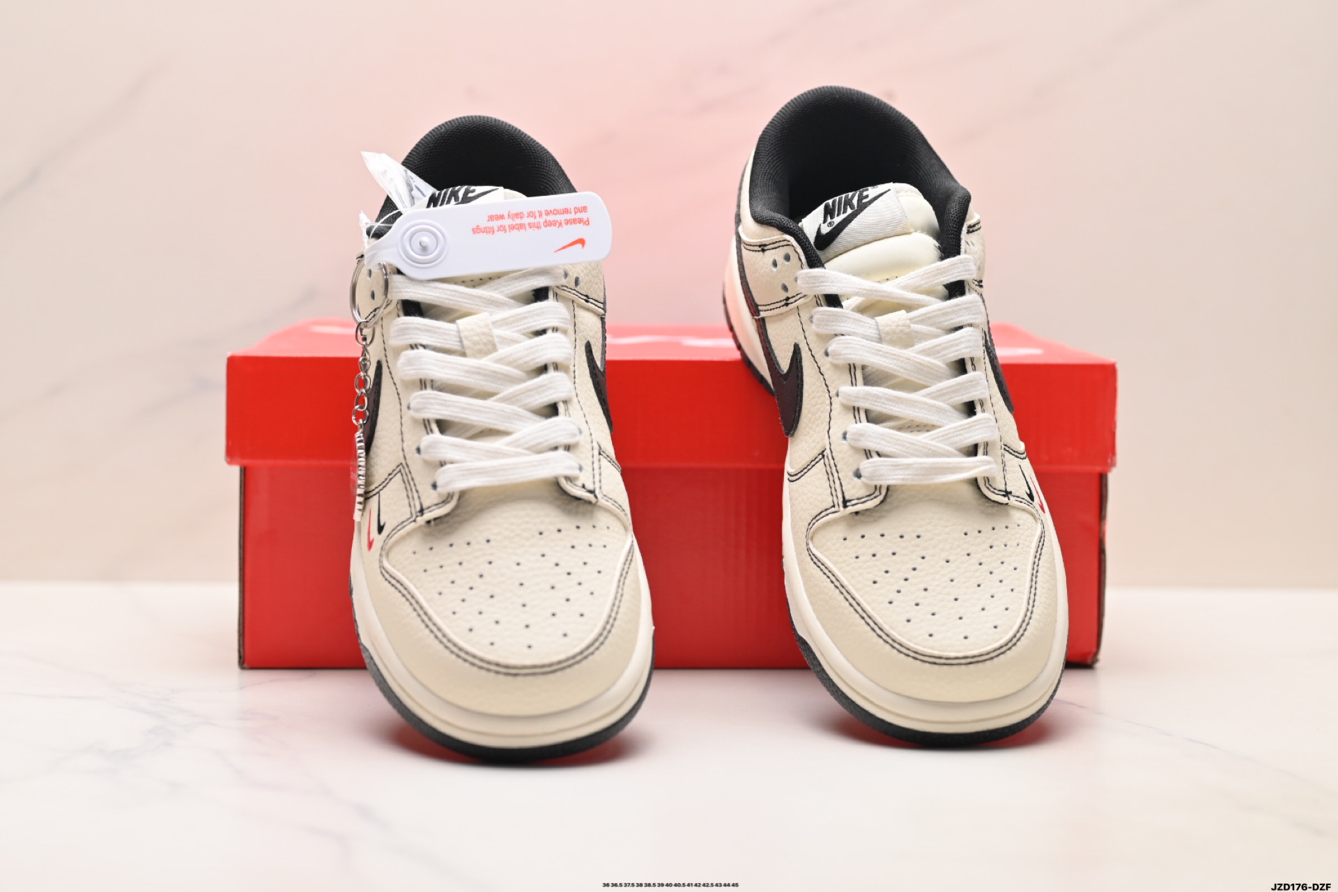特价‼️💰160
公司级✅Nike Dunk Low Retro ‘DIY高端定制’耐克 低帮休闲运动板鞋
原装头层材料 用料绝不含糊 独家版型蒸餾加工帶來的是更好的视觉和脚感体验 清洁度 电绣工艺 皮料切割干净无任何毛边 细节完美
货号:XX2025-316
尺码:36 36.5 37.5 38 38.5 39 40 40.5 41 42 42.5 43 44 45
ID:JZD176-DZF