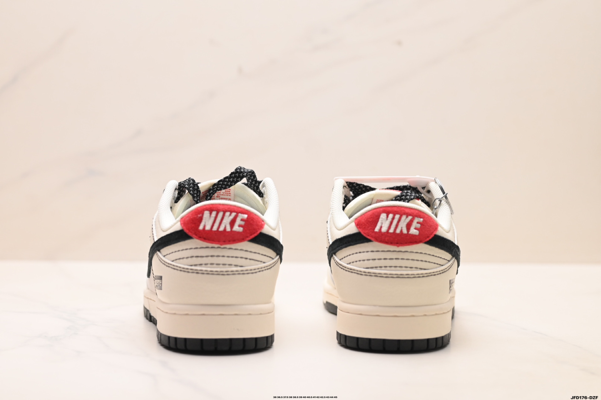 💰190
公司级✅Nike Dunk Low Retro ‘DIY高端定制’耐克 低帮休闲运动板鞋
原装头层材料 用料绝不含糊 独家版型蒸餾加工帶來的是更好的视觉和脚感体验 清洁度 电绣工艺 皮料切割干净无任何毛边 细节完美
货号:BB7518-024
尺码:36 36.5 37.5 38 38.5 39 40 40.5 41 42 42.5 43 44 45
ID:JFD176-DZF
