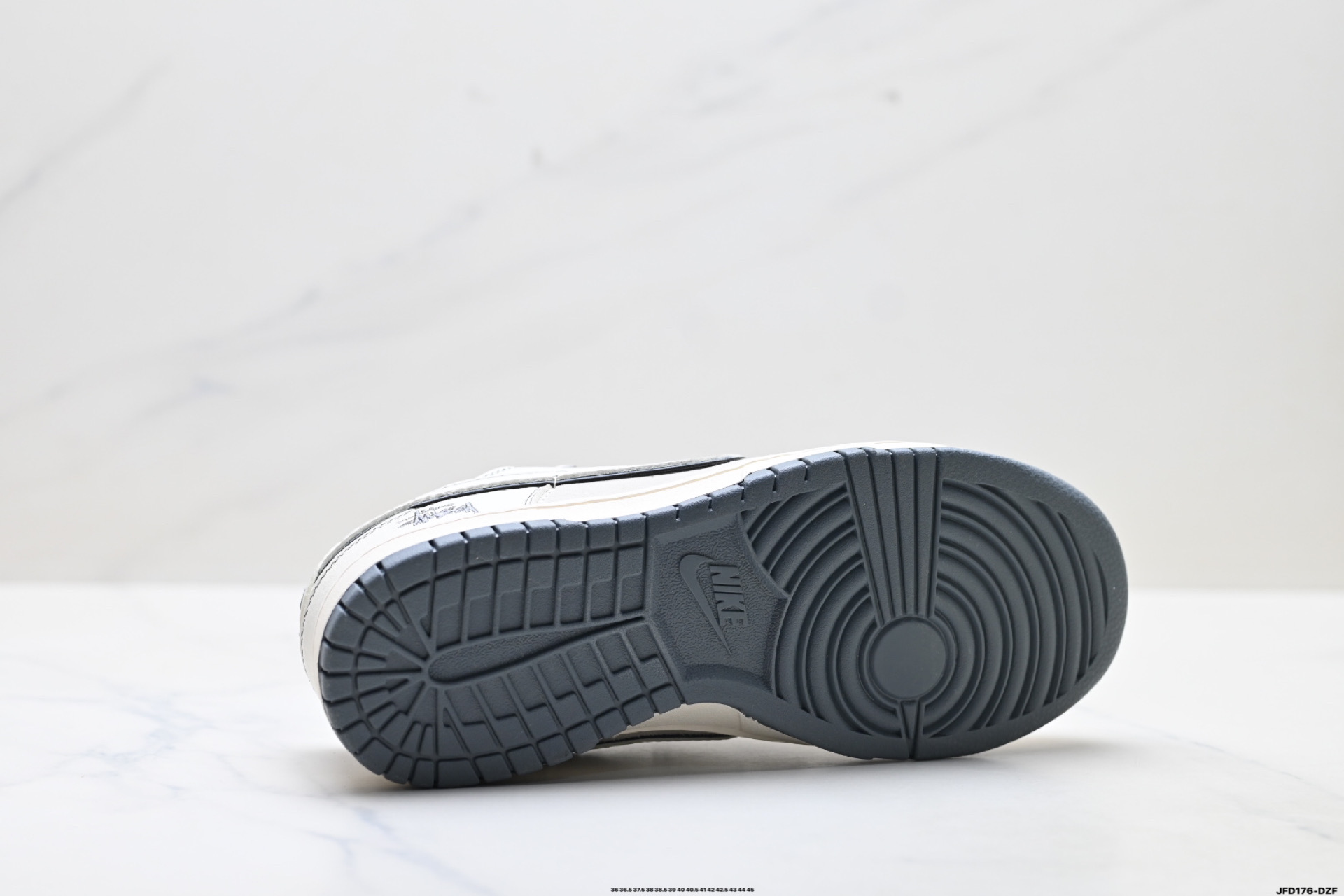 💰190
公司级✅Nike Dunk Low Retro ‘DIY高端定制’耐克 低帮休闲运动板鞋
原装头层材料 用料绝不含糊 独家版型蒸餾加工帶來的是更好的视觉和脚感体验 清洁度 电绣工艺 皮料切割干净无任何毛边 细节完美
货号:BB7518-024
尺码:36 36.5 37.5 38 38.5 39 40 40.5 41 42 42.5 43 44 45
ID:JFD176-DZF