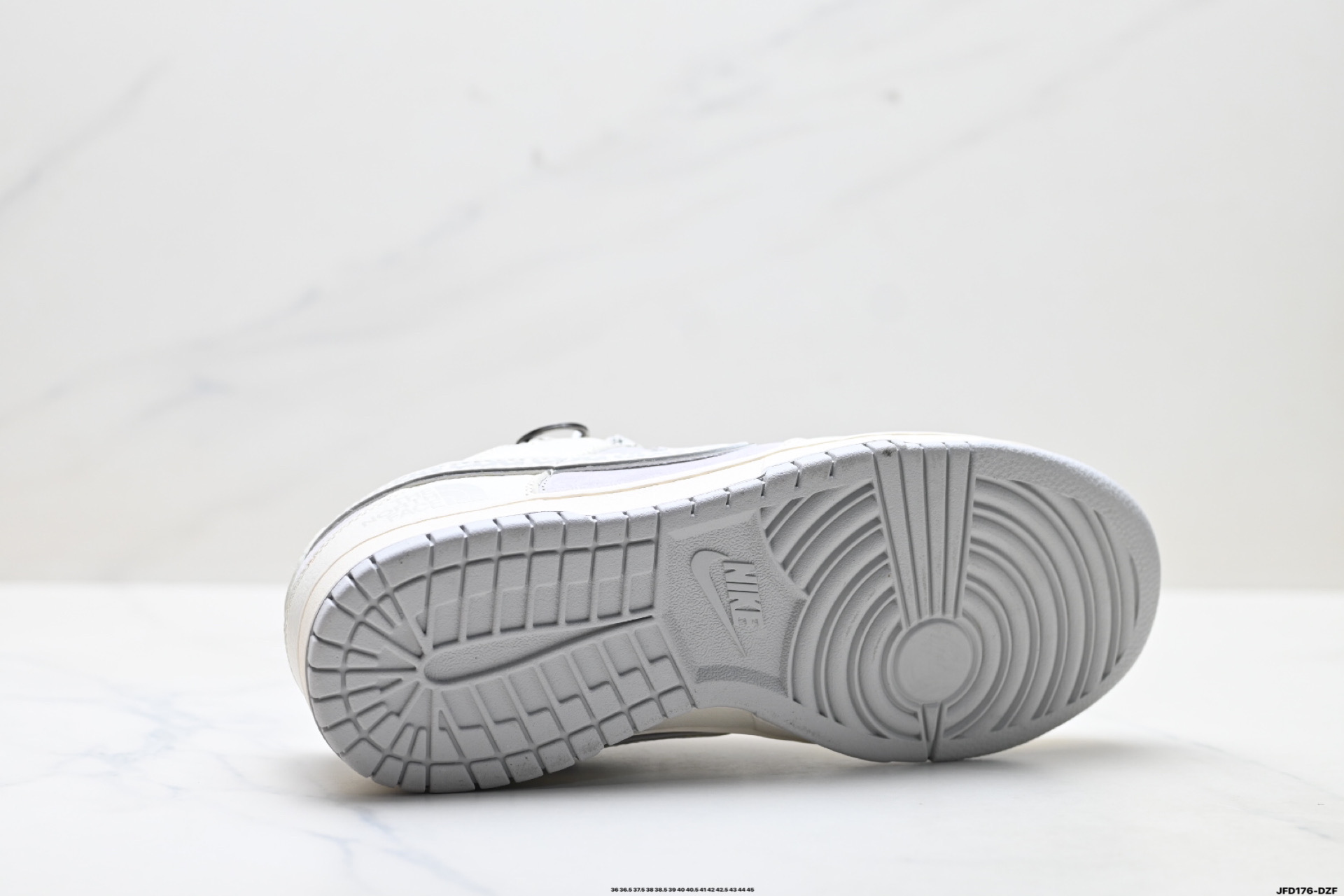 💰190
公司级✅Nike Dunk Low Retro ‘DIY高端定制’耐克 低帮休闲运动板鞋
原装头层材料 用料绝不含糊 独家版型蒸餾加工帶來的是更好的视觉和脚感体验 清洁度 电绣工艺 皮料切割干净无任何毛边 细节完美
货号:BB7518-024
尺码:36 36.5 37.5 38 38.5 39 40 40.5 41 42 42.5 43 44 45
ID:JFD176-DZF