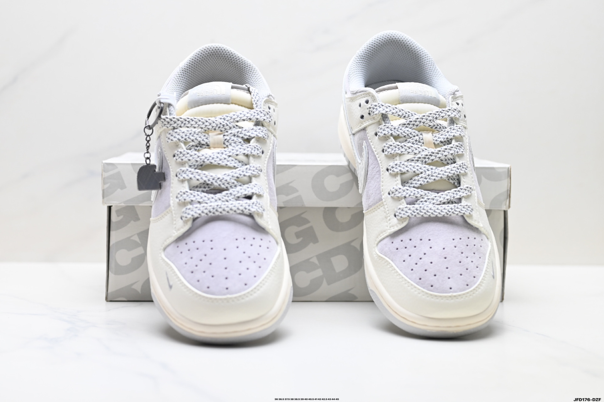 💰190
公司级✅Nike Dunk Low Retro ‘DIY高端定制’耐克 低帮休闲运动板鞋
原装头层材料 用料绝不含糊 独家版型蒸餾加工帶來的是更好的视觉和脚感体验 清洁度 电绣工艺 皮料切割干净无任何毛边 细节完美
货号:BB7518-024
尺码:36 36.5 37.5 38 38.5 39 40 40.5 41 42 42.5 43 44 45
ID:JFD176-DZF