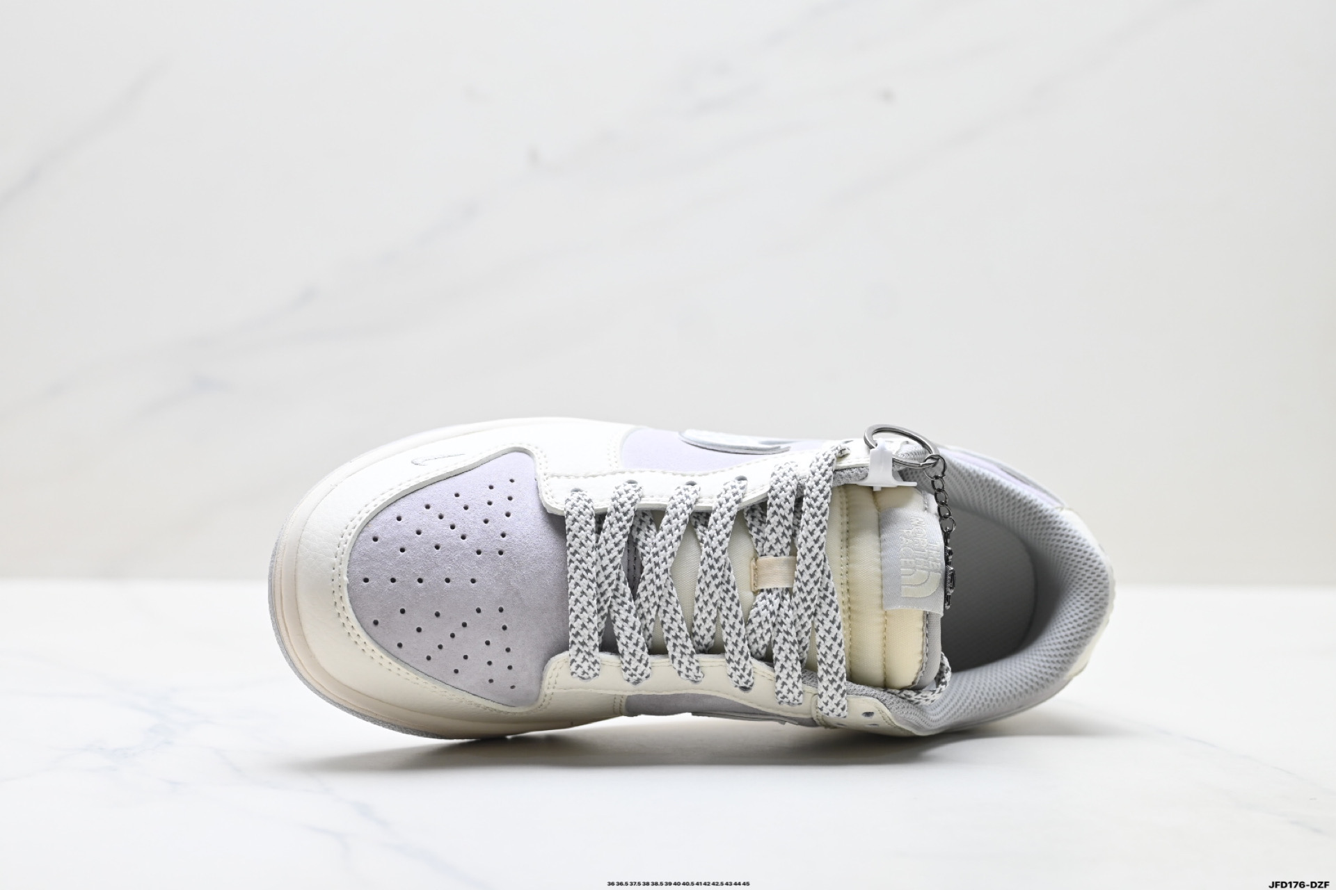 💰190
公司级✅Nike Dunk Low Retro ‘DIY高端定制’耐克 低帮休闲运动板鞋
原装头层材料 用料绝不含糊 独家版型蒸餾加工帶來的是更好的视觉和脚感体验 清洁度 电绣工艺 皮料切割干净无任何毛边 细节完美
货号:BB7518-024
尺码:36 36.5 37.5 38 38.5 39 40 40.5 41 42 42.5 43 44 45
ID:JFD176-DZF
