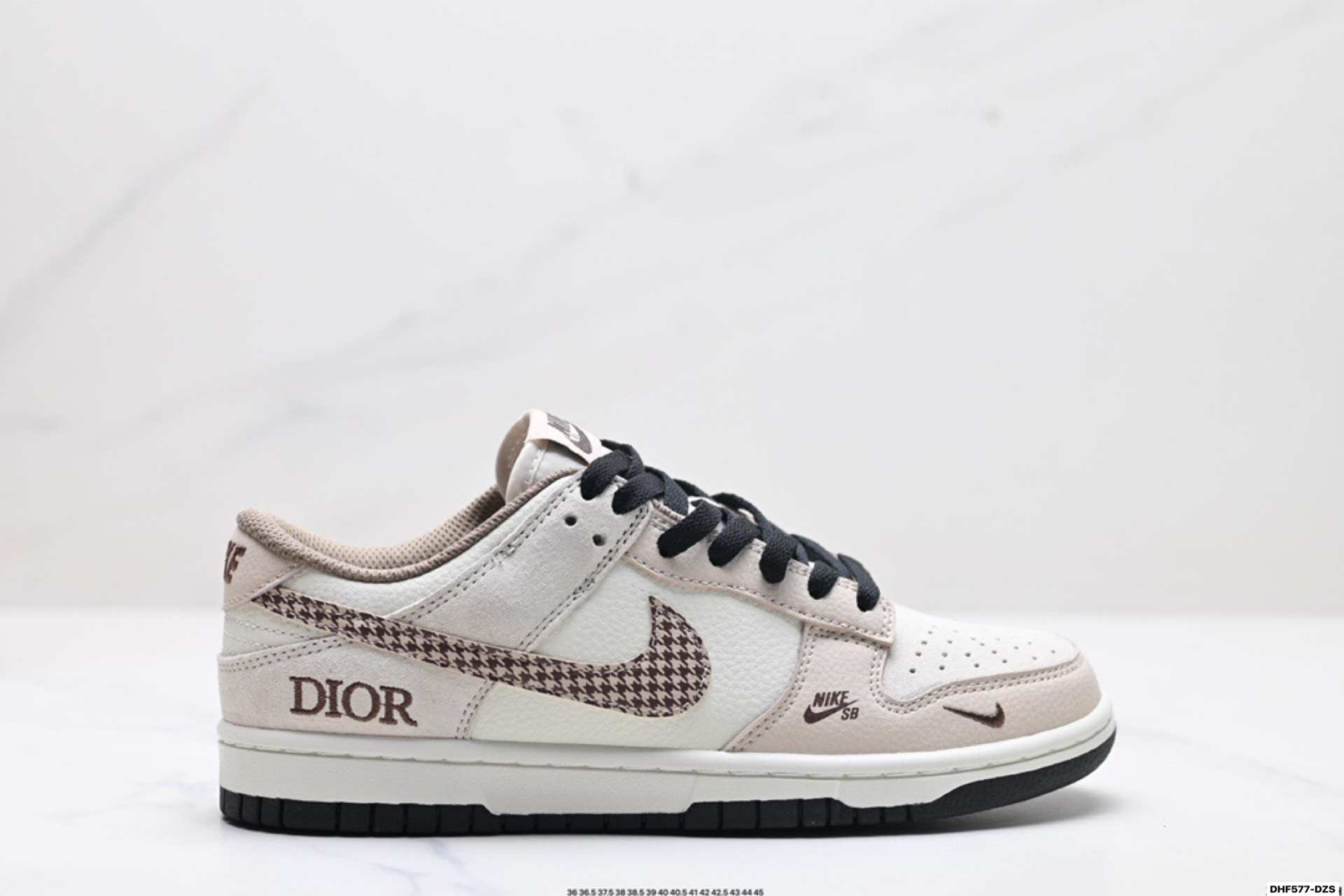 נעלי סניקרס נייקי Dunk Low Retro בעיצוב מותאם אישית בשילוב Dior