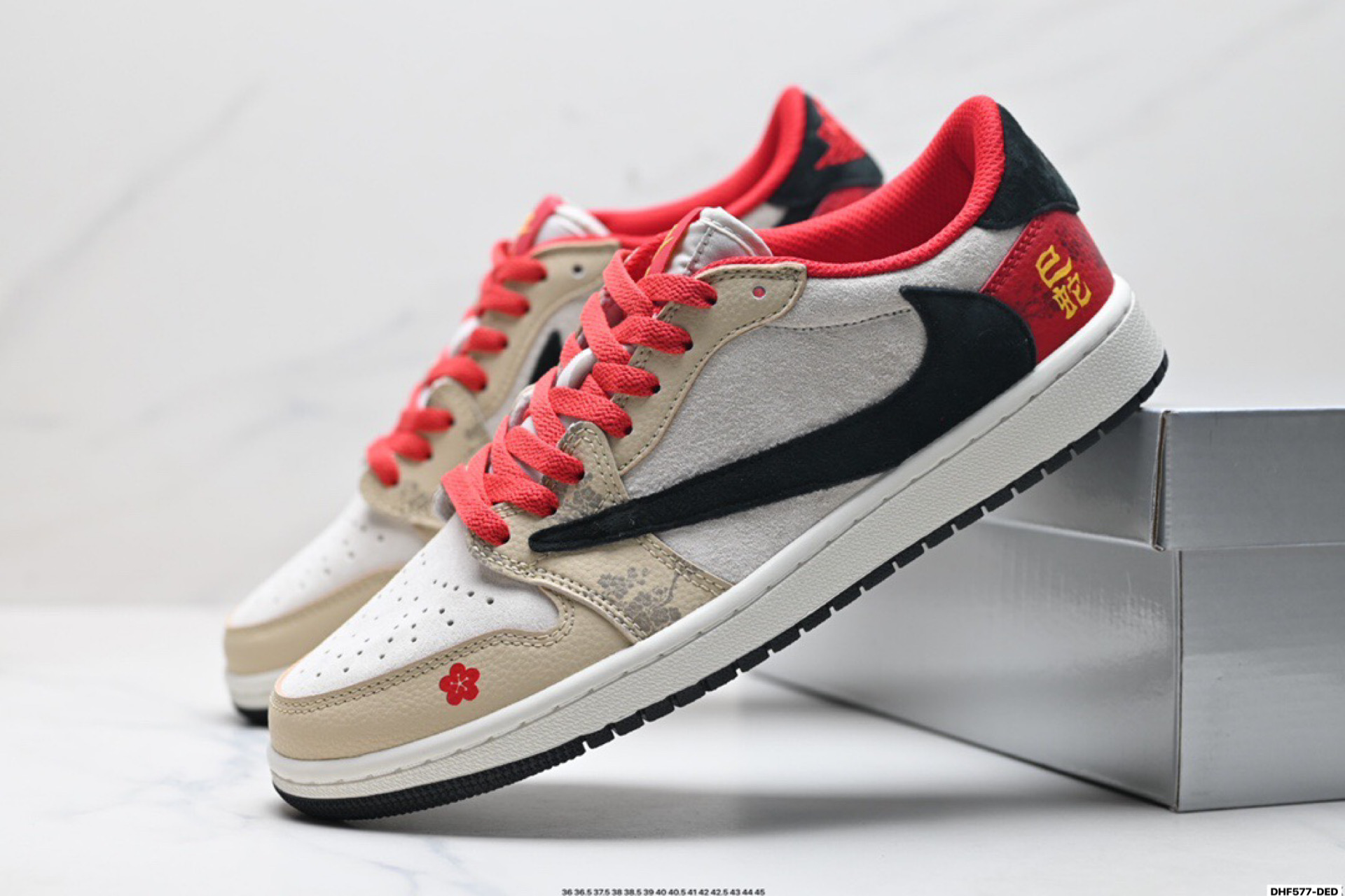 特价‼️💰105
公司级✅Nike Air Jordan 1 x Travis Scott AJ1倒勾 乔一倒钩 ‘DIY’定制 耐克 低帮文化篮球鞋 
完美品质出货 细节如图所示  鞋面切割工整  冲孔整齐干净 中底拉帮线 整体清洁度非常好
货号:DM7866-077
尺码:36 36.5 37.5 38 38.5 39 40 40.5 41 42 42.5 43 44 45
ID:DHF577-DED