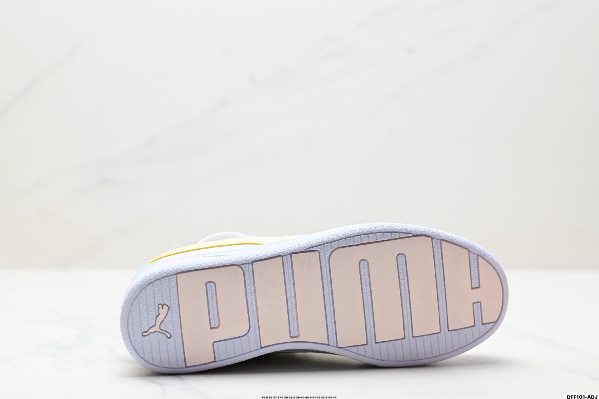 💰95
真标✅Puma Slipstream Lo Laces 彪马 经典撞色板鞋休闲潮流时尚板鞋  
板鞋不仅添加满足当下穿着需求的细节巧思 同时秉承着 20 世纪 80 年代的篮球传统 不同皮革材质在鞋身碰撞 结合复古沉稳配色 经典外观呈现高辨识度 
货号:374764-06
尺码:35.5 36 37 37.5 38 38.5 39 40 40.5 41 42 42.5 43 44
ID:DFF101-ADJ