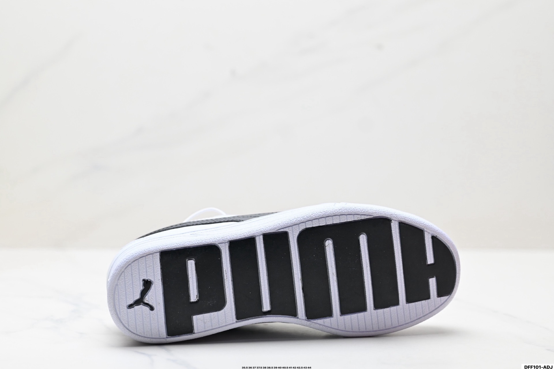 💰95
真标✅Puma Slipstream Lo Laces 彪马 经典撞色板鞋休闲潮流时尚板鞋  
板鞋不仅添加满足当下穿着需求的细节巧思 同时秉承着 20 世纪 80 年代的篮球传统 不同皮革材质在鞋身碰撞 结合复古沉稳配色 经典外观呈现高辨识度 
货号:374764-06
尺码:35.5 36 37 37.5 38 38.5 39 40 40.5 41 42 42.5 43 44
ID:DFF101-ADJ