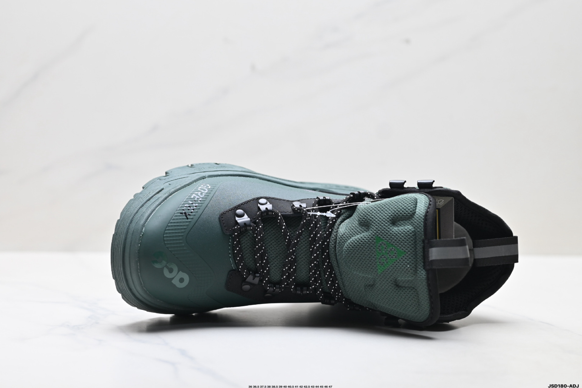 💰220
公司级✅Nike耐克ACG GORE-TEX男女户外耐磨运动鞋秋季透气徒步
这款鞋主打GORE-TEX科技,暴雨天等不良天气也能轻松应对,还配了Air Zoom气垫,踩上去软弹舒适。
鞋底纹路超深,防滑抓地力强,山地石子路都稳得很,户外探险或者城市穿都超有型!
Nike ACG Air Zoom Gaiadome GORE-TEX 男子运动鞋可驾驭多种场合。此鞋款采用耐穿材料,结合 GORE-TEX 技术和经过精心调整的大号凸起底纹,可驾驭陡峭山坡。简而言之,无论是徒步、背包旅行或是简单的探索,这双鞋都能满足你。
货号:DD2858–100
尺码:36 36.5 37.5 38 38.5 39 40 40.5 41 42 42.5 43 44 45 46 47
lD:JSD180-ADJ