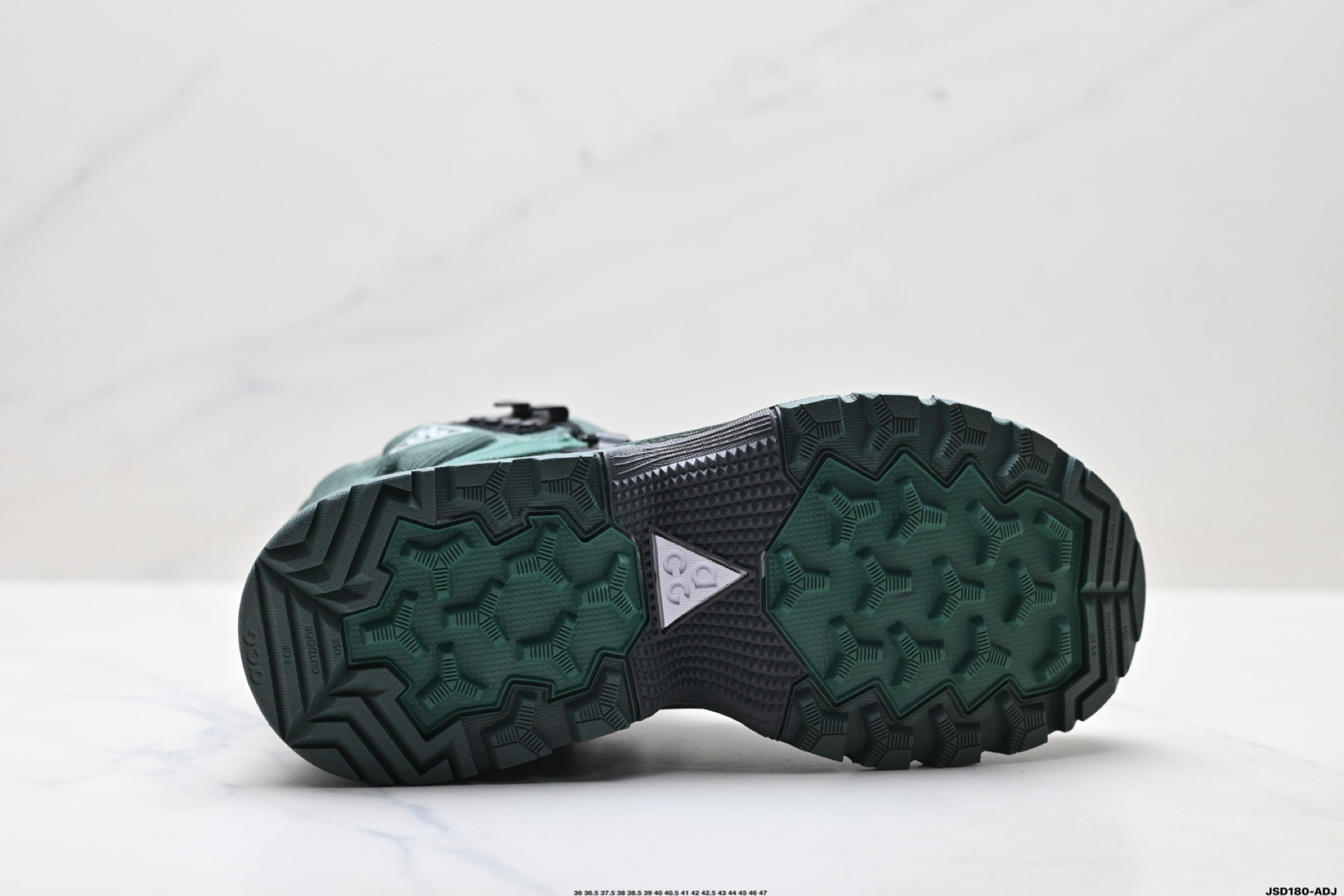 💰220
公司级✅Nike耐克ACG GORE-TEX男女户外耐磨运动鞋秋季透气徒步
这款鞋主打GORE-TEX科技,暴雨天等不良天气也能轻松应对,还配了Air Zoom气垫,踩上去软弹舒适。
鞋底纹路超深,防滑抓地力强,山地石子路都稳得很,户外探险或者城市穿都超有型!
Nike ACG Air Zoom Gaiadome GORE-TEX 男子运动鞋可驾驭多种场合。此鞋款采用耐穿材料,结合 GORE-TEX 技术和经过精心调整的大号凸起底纹,可驾驭陡峭山坡。简而言之,无论是徒步、背包旅行或是简单的探索,这双鞋都能满足你。
货号:DD2858–100
尺码:36 36.5 37.5 38 38.5 39 40 40.5 41 42 42.5 43 44 45 46 47
lD:JSD180-ADJ