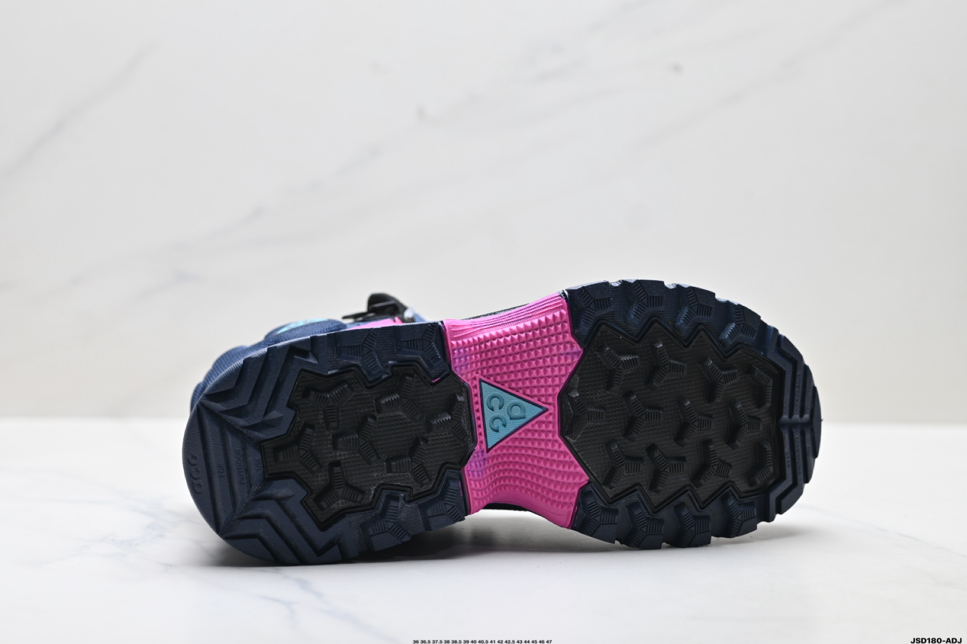 💰220
公司级✅Nike耐克ACG GORE-TEX男女户外耐磨运动鞋秋季透气徒步
这款鞋主打GORE-TEX科技,暴雨天等不良天气也能轻松应对,还配了Air Zoom气垫,踩上去软弹舒适。
鞋底纹路超深,防滑抓地力强,山地石子路都稳得很,户外探险或者城市穿都超有型!
Nike ACG Air Zoom Gaiadome GORE-TEX 男子运动鞋可驾驭多种场合。此鞋款采用耐穿材料,结合 GORE-TEX 技术和经过精心调整的大号凸起底纹,可驾驭陡峭山坡。简而言之,无论是徒步、背包旅行或是简单的探索,这双鞋都能满足你。
货号:DD2858–100
尺码:36 36.5 37.5 38 38.5 39 40 40.5 41 42 42.5 43 44 45 46 47
lD:JSD180-ADJ