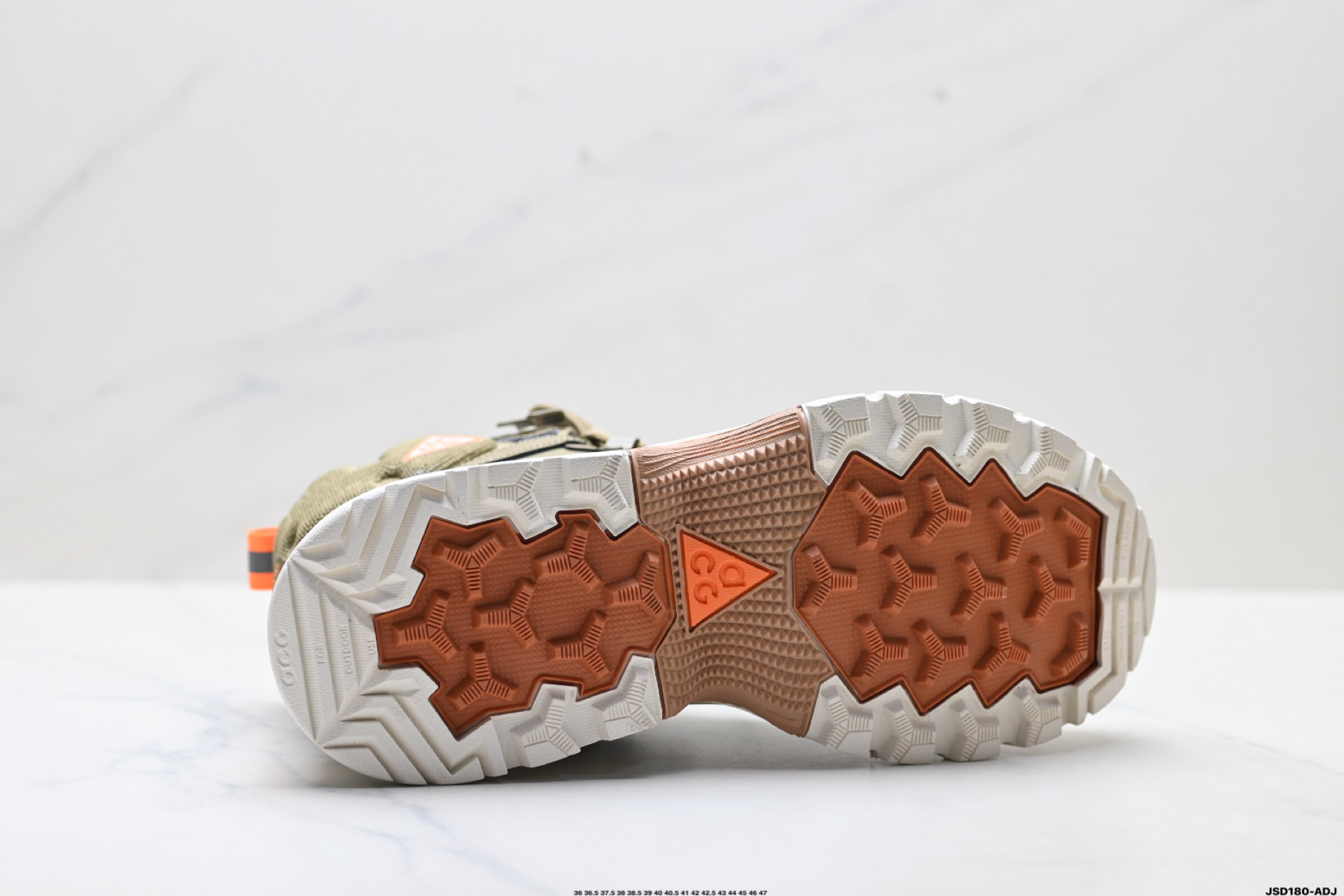 💰220
公司级✅Nike耐克ACG GORE-TEX男女户外耐磨运动鞋秋季透气徒步
这款鞋主打GORE-TEX科技,暴雨天等不良天气也能轻松应对,还配了Air Zoom气垫,踩上去软弹舒适。
鞋底纹路超深,防滑抓地力强,山地石子路都稳得很,户外探险或者城市穿都超有型!
Nike ACG Air Zoom Gaiadome GORE-TEX 男子运动鞋可驾驭多种场合。此鞋款采用耐穿材料,结合 GORE-TEX 技术和经过精心调整的大号凸起底纹,可驾驭陡峭山坡。简而言之,无论是徒步、背包旅行或是简单的探索,这双鞋都能满足你。
货号:DD2858–100
尺码:36 36.5 37.5 38 38.5 39 40 40.5 41 42 42.5 43 44 45 46 47
lD:JSD180-ADJ