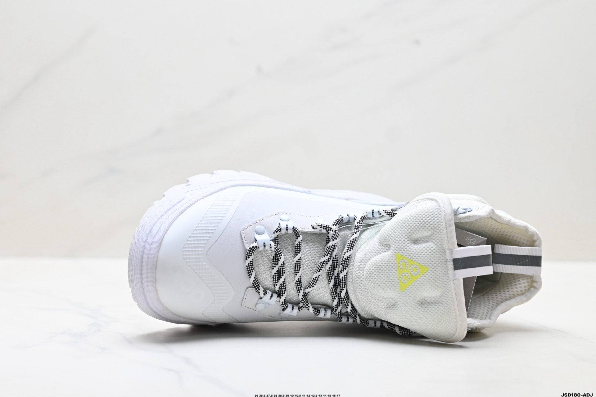 💰220
公司级✅Nike耐克ACG GORE-TEX男女户外耐磨运动鞋秋季透气徒步
这款鞋主打GORE-TEX科技,暴雨天等不良天气也能轻松应对,还配了Air Zoom气垫,踩上去软弹舒适。
鞋底纹路超深,防滑抓地力强,山地石子路都稳得很,户外探险或者城市穿都超有型!
Nike ACG Air Zoom Gaiadome GORE-TEX 男子运动鞋可驾驭多种场合。此鞋款采用耐穿材料,结合 GORE-TEX 技术和经过精心调整的大号凸起底纹,可驾驭陡峭山坡。简而言之,无论是徒步、背包旅行或是简单的探索,这双鞋都能满足你。
货号:DD2858–100
尺码:36 36.5 37.5 38 38.5 39 40 40.5 41 42 42.5 43 44 45 46 47
lD:JSD180-ADJ