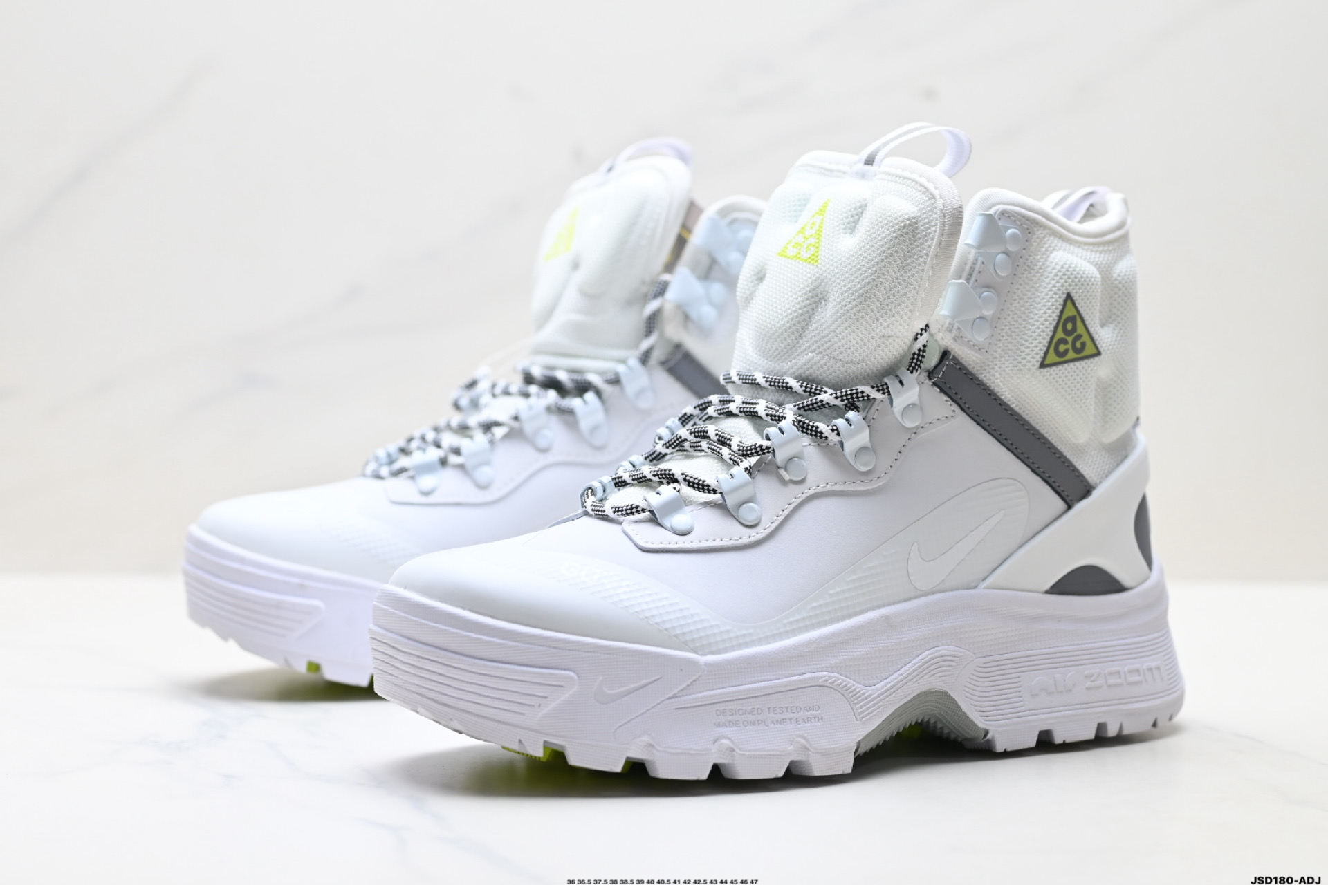 💰220
公司级✅Nike耐克ACG GORE-TEX男女户外耐磨运动鞋秋季透气徒步
这款鞋主打GORE-TEX科技,暴雨天等不良天气也能轻松应对,还配了Air Zoom气垫,踩上去软弹舒适。
鞋底纹路超深,防滑抓地力强,山地石子路都稳得很,户外探险或者城市穿都超有型!
Nike ACG Air Zoom Gaiadome GORE-TEX 男子运动鞋可驾驭多种场合。此鞋款采用耐穿材料,结合 GORE-TEX 技术和经过精心调整的大号凸起底纹,可驾驭陡峭山坡。简而言之,无论是徒步、背包旅行或是简单的探索,这双鞋都能满足你。
货号:DD2858–100
尺码:36 36.5 37.5 38 38.5 39 40 40.5 41 42 42.5 43 44 45 46 47
lD:JSD180-ADJ