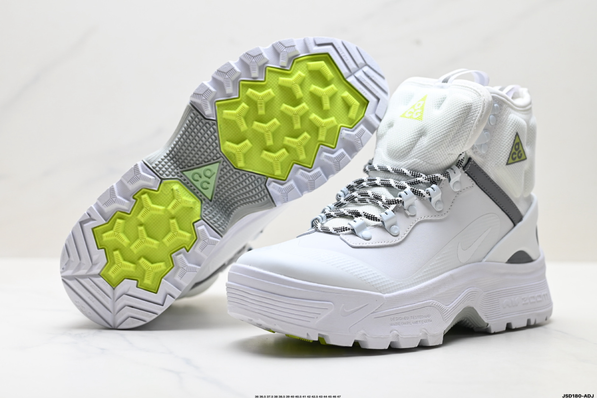 💰220
公司级✅Nike耐克ACG GORE-TEX男女户外耐磨运动鞋秋季透气徒步
这款鞋主打GORE-TEX科技,暴雨天等不良天气也能轻松应对,还配了Air Zoom气垫,踩上去软弹舒适。
鞋底纹路超深,防滑抓地力强,山地石子路都稳得很,户外探险或者城市穿都超有型!
Nike ACG Air Zoom Gaiadome GORE-TEX 男子运动鞋可驾驭多种场合。此鞋款采用耐穿材料,结合 GORE-TEX 技术和经过精心调整的大号凸起底纹,可驾驭陡峭山坡。简而言之,无论是徒步、背包旅行或是简单的探索,这双鞋都能满足你。
货号:DD2858–100
尺码:36 36.5 37.5 38 38.5 39 40 40.5 41 42 42.5 43 44 45 46 47
lD:JSD180-ADJ