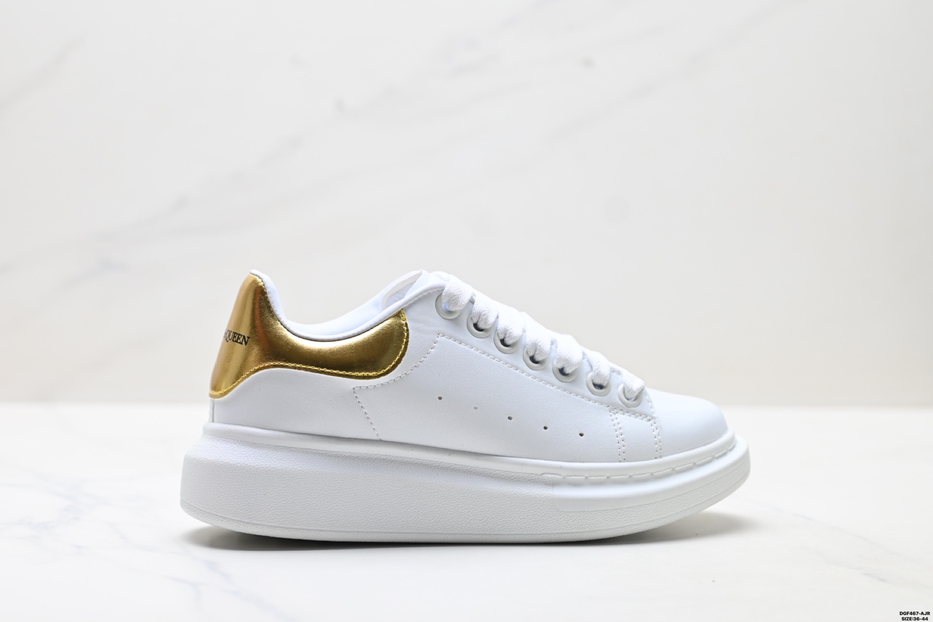 💰75
真标✅意大利高奢品牌Alexander McQueen亚历山大·麦昆 Sole Leather Sneakers低帮时装厚底休闲运动小白鞋
货号:561580NHV 59375
尺码:36-44
ID:DGF467-AJR