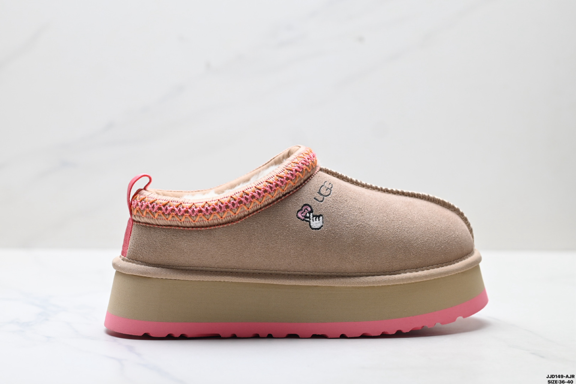 💰120
真标✅UGG TAZZ 舒适柔软时尚 耐磨增高保暖 民族风一脚蹬保暖雪地靴
货号:1122553
尺码:36-40
ID:JJD149-AJR