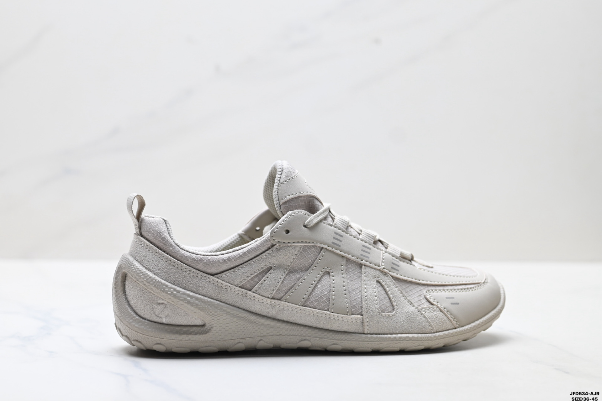 💰160
公司级✅Ecco爱步 BIOM LITE W 舒适百搭户外时尚 低帮生活休闲鞋
自然律动科技 符合人体工学鞋楦 贴近足部天然形态 多种材质拼接鞋面 提供亲肤 透气 贴合的穿着体验 轻盈柔韧 抓地力强 具有良好的耐磨性
货号:802433-60779
尺码:36-45
ID:JFD534-AJR