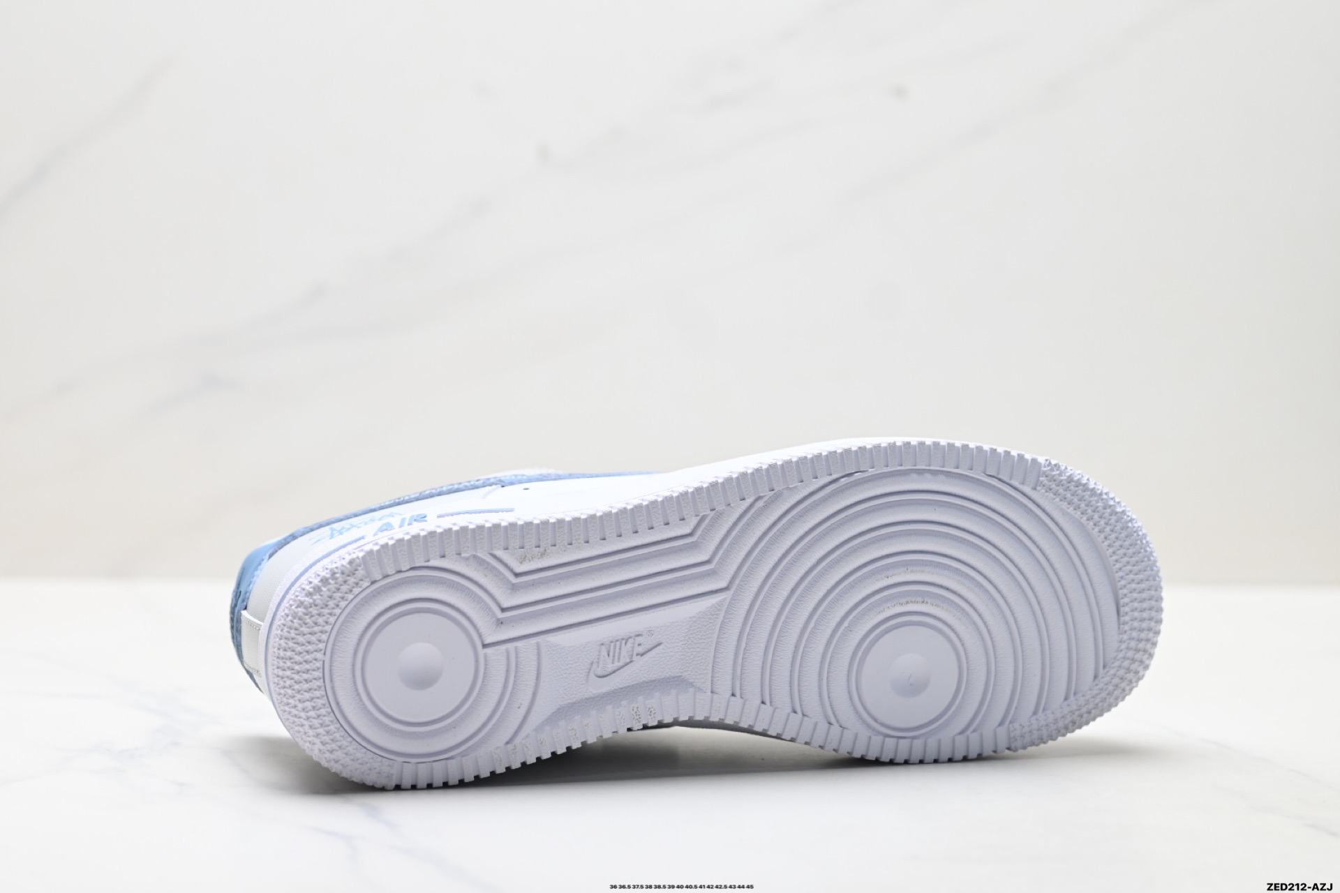 NIKE AIR FORCE 1‘07 ZH0316-137