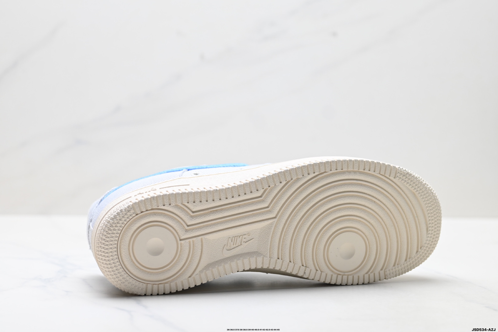 NIKE AIR FORCE 1‘07 HV1204-001