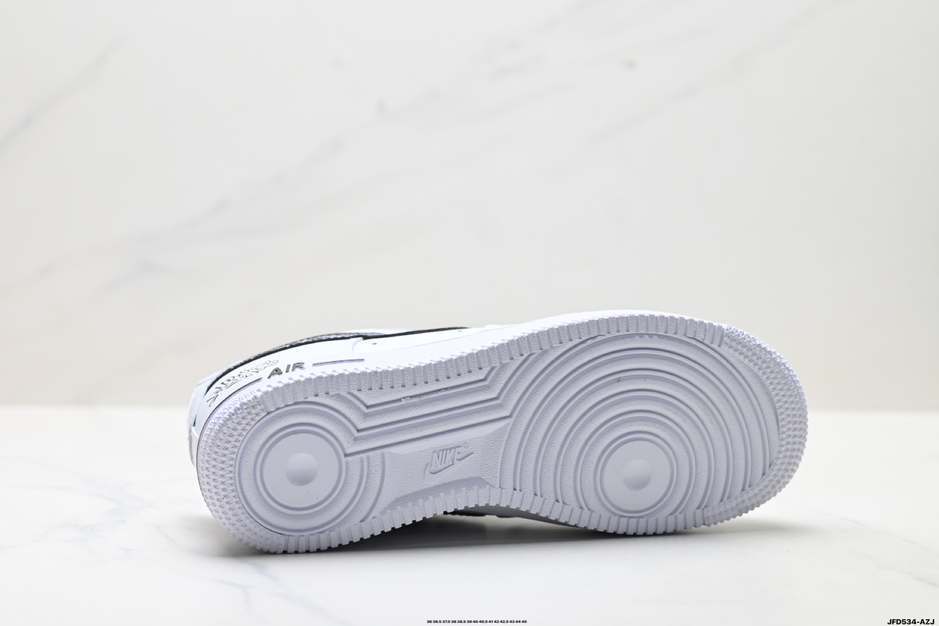 NIKE AIR FORCE 1‘07 ZH0316-126