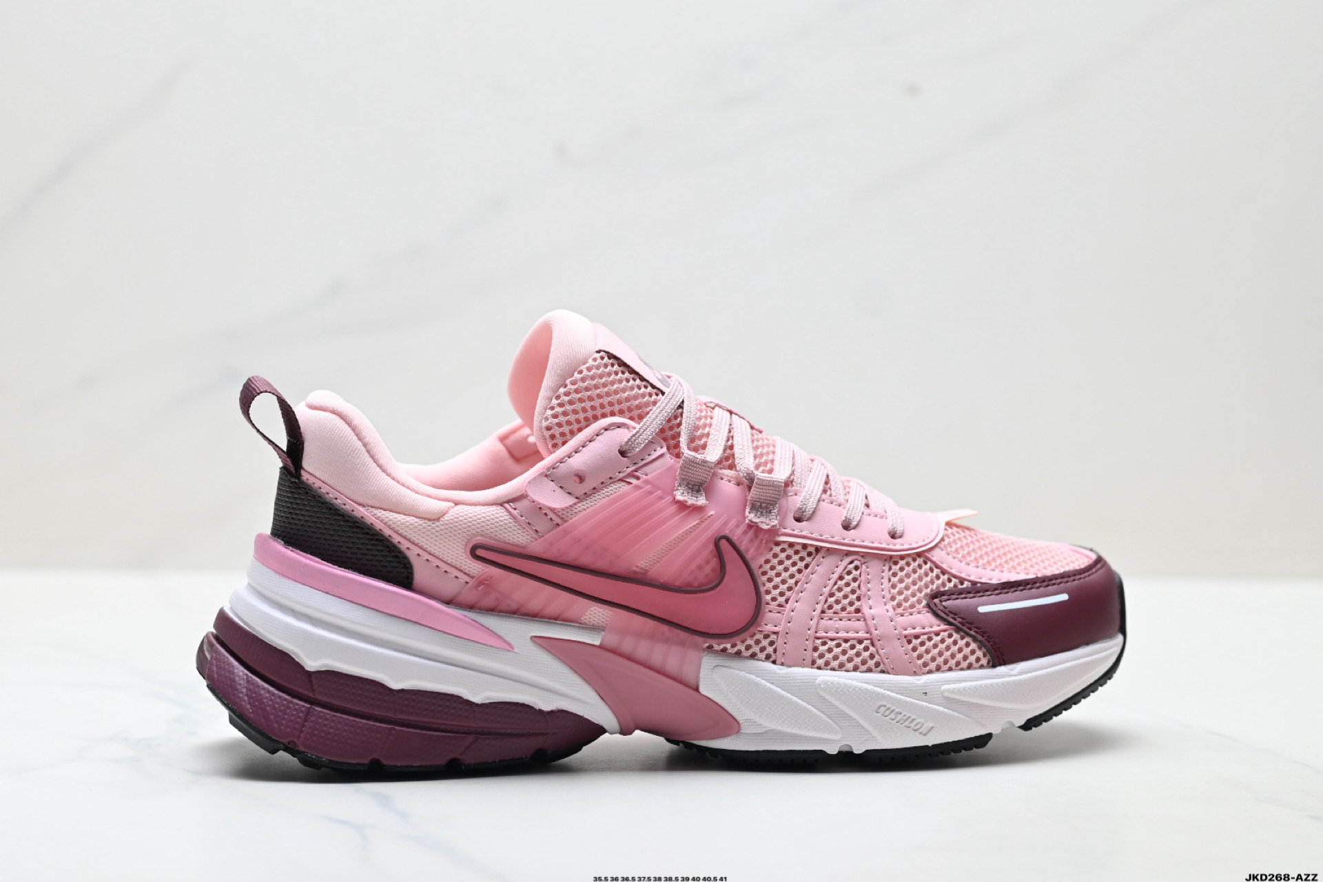 💰150
公司级✅NIKE V2K RUN 复古风潮 耐克 网面透气运动鞋 灰银紧致的鞋面材质提供良好的包裹性鞋侧 Swoosh以及鞋头部分搭配增添不少亮点的镀铬细节鞋垫上印有Bill Bowerman头像 将细节拉满中底饰有独特的做旧效果 最后搭载黑色外底凸显整双鞋的复古气质
货号:FN0738-106
尺码:35.5 36 36.5 37.5 38 38.5 39 40 40.5 41
ID:JKD268-AZZ