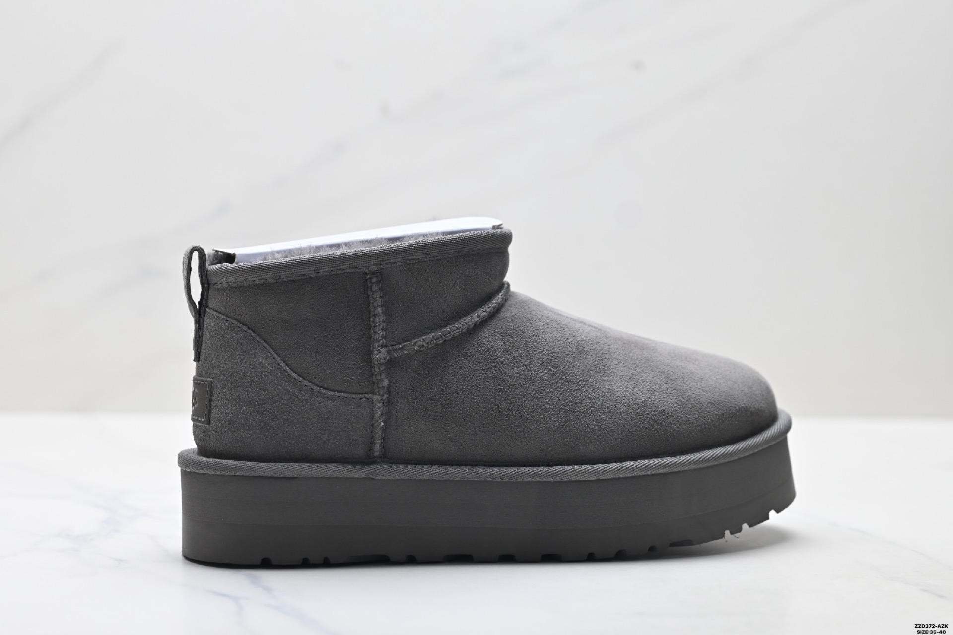 💰230
公司级✅UGG CLASSIC ULTRA MINI PLATFORM 轻便舒适 麂皮 中帮保暖雪地靴
鞋面设计 采用优质翻毛皮 易于打理 舒适与时髦一并拿捏 鞋内里材质 采用羊毛一体 保暖锁热 伴你温暖过冬 鞋底设计 轻质缓震 舒适出街
EVA外底 让行走更轻松
货号:1135093
尺码:35-40
ID:ZZD372-AZK