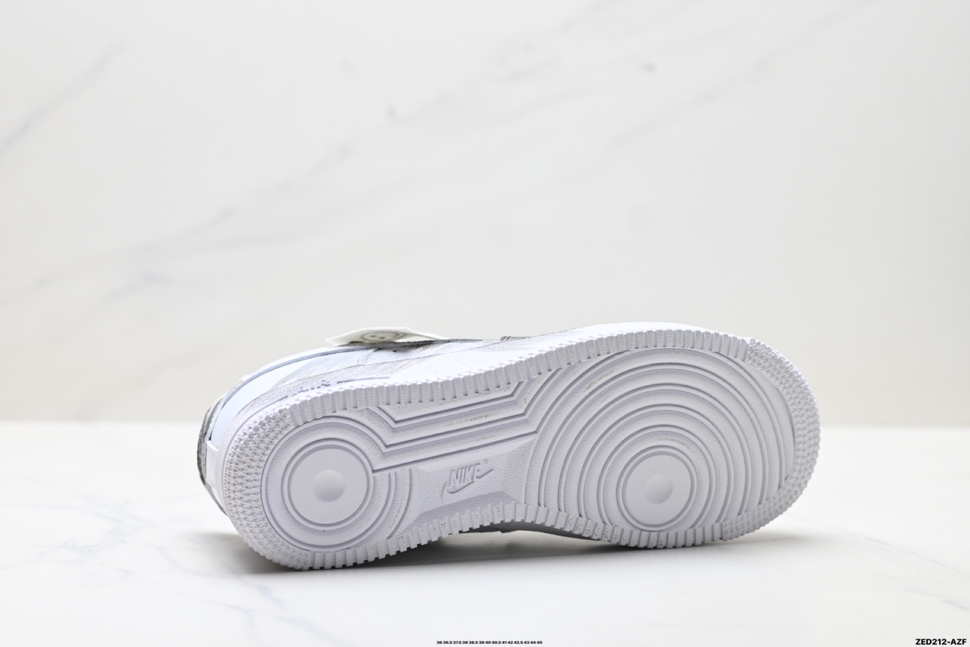 NIKE AIR FORCE 1‘07 LV8 DD2025-010