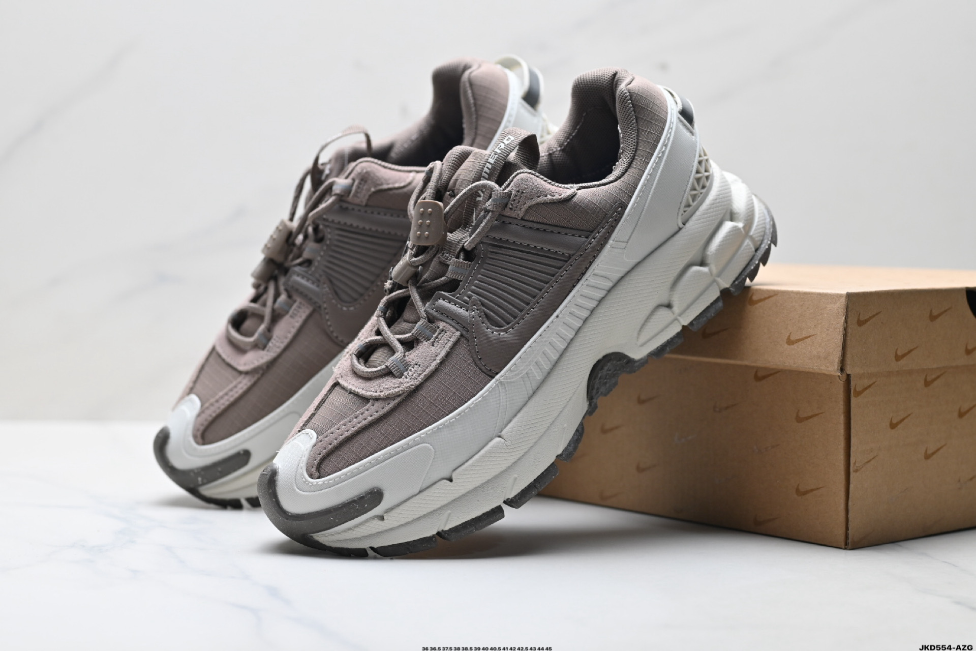 Nike Zoom Vomero Roam 耐克 复古休闲运动慢跑鞋 HQ2181-003