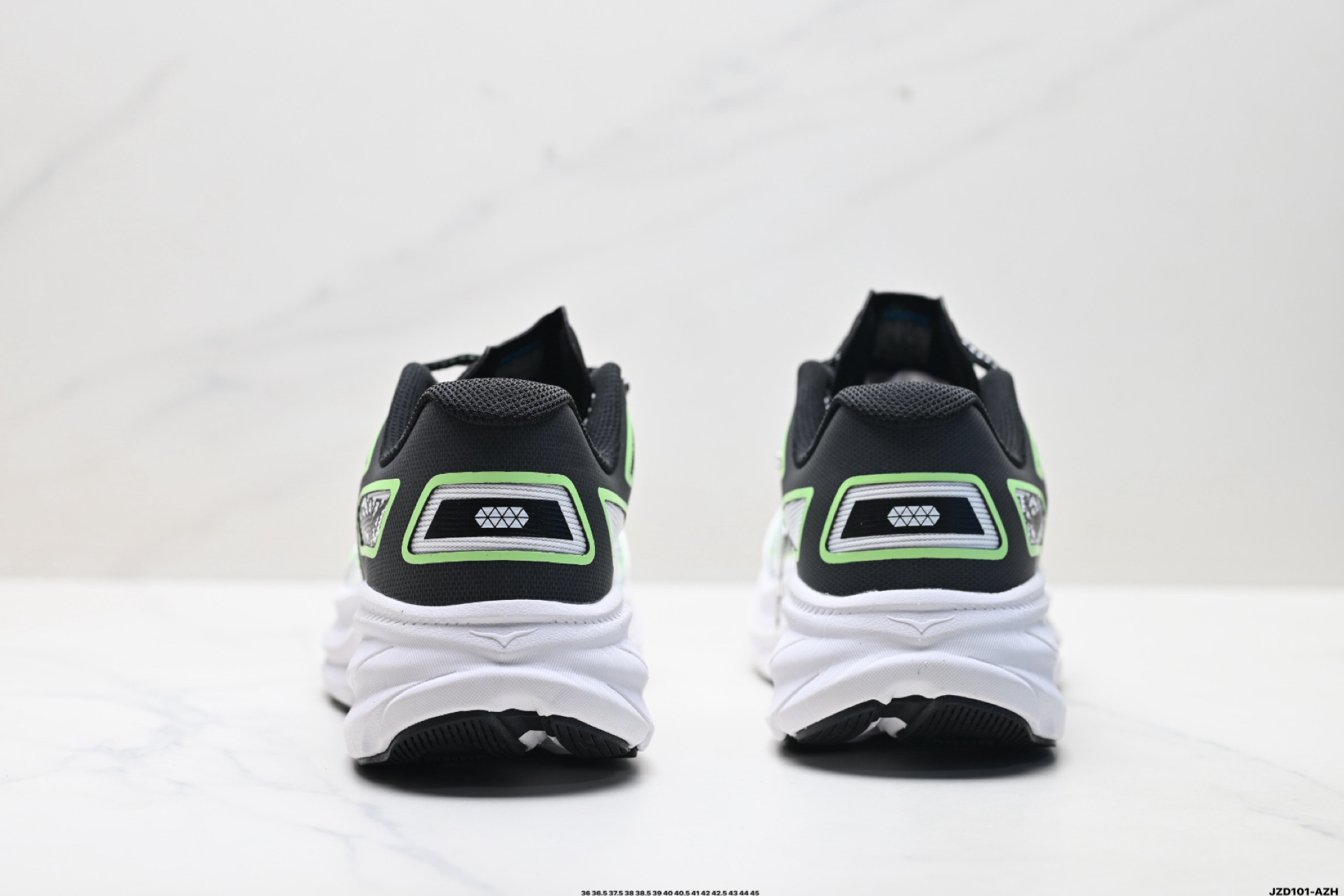 💰170
公司级✅HOKA M CLIFTON ONE9 轻量低帮户外越野跑鞋 户外山脉越野轻量运动跑鞋
鞋面用轻的无缝架构 鞋带用了弹性不易松脱的扁宽弹性鞋带 轻薄的TPU贴在透气的鞋面上
前掌与中掌部分进行加宽 橡胶大底 EVA缓震鞋底用滚动平衡技术引导跑者自然步态
货号:1155370
尺码:36 36.5 37.5 38 38.5 39 40 40.5 41 42 42.5 43 44 45
ID:JZD101-AZH