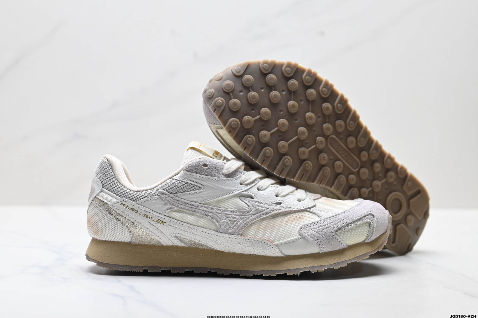 💰210
公司级✅Mizuno美津浓 LG 60S 2K 舒适百搭 做旧设计 德训 薄底防滑耐磨 低帮休闲鞋
Y2K与60S的时空碰撞 趋势破壁 沿袭MIZUNO经典薄底跑鞋廓形全新年轻化鞋面设计 释出质感与活力兼具的LG 60S 2K
麂皮质感温润柔和 LOGO精致点缀 步履之间 邂逅自在的优雅 全鞋面做旧工艺处理 色基底上局部龟裂 旧化纹理设计 褪去新鞋生硬感
货号:D1GH242103
尺码:36 36.5 37.5 38 38.5 39 40 40.5 41 42 42.5 43 44 45
ID:JGD180-AZH