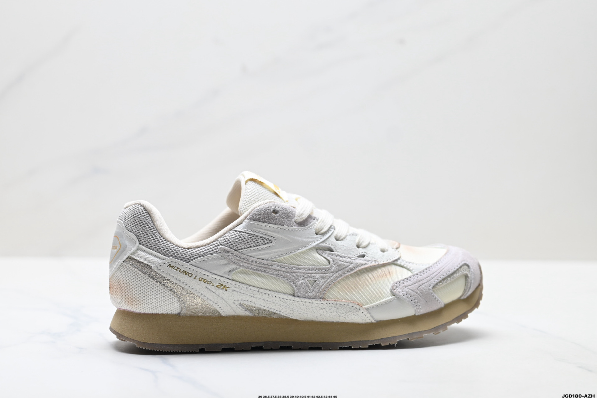 🈴💰160
公司级✅Mizuno美津浓 LG 60S 2K 舒适百搭 做旧设计 德训 薄底防滑耐磨 低帮休闲鞋
Y2K与60S的时空碰撞 趋势破壁 沿袭MIZUNO经典薄底跑鞋廓形全新年轻化鞋面设计 释出质感与活力兼具的LG 60S 2K
麂皮质感温润柔和 LOGO精致点缀 步履之间 邂逅自在的优雅 全鞋面做旧工艺处理 色基底上局部龟裂 旧化纹理设计 褪去新鞋生硬感
货号:D1GH242103
尺码:36 36.5 37.5 38 38.5 39 40 40.5 41 42 42.5 43 44 45
ID:JGD180-AZH