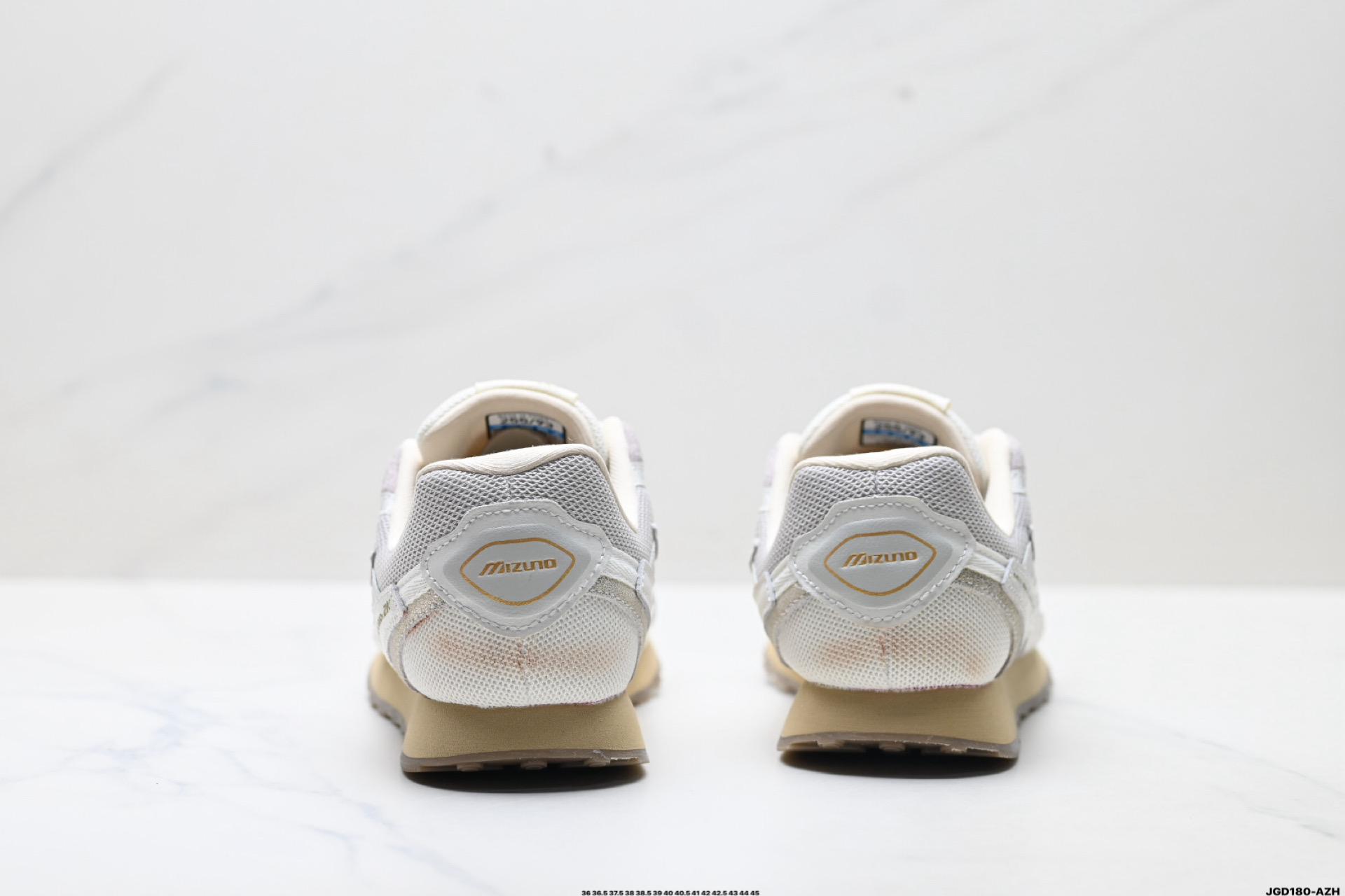 💰210
公司级✅Mizuno美津浓 LG 60S 2K 舒适百搭 做旧设计 德训 薄底防滑耐磨 低帮休闲鞋
Y2K与60S的时空碰撞 趋势破壁 沿袭MIZUNO经典薄底跑鞋廓形全新年轻化鞋面设计 释出质感与活力兼具的LG 60S 2K
麂皮质感温润柔和 LOGO精致点缀 步履之间 邂逅自在的优雅 全鞋面做旧工艺处理 色基底上局部龟裂 旧化纹理设计 褪去新鞋生硬感
货号:D1GH242103
尺码:36 36.5 37.5 38 38.5 39 40 40.5 41 42 42.5 43 44 45
ID:JGD180-AZH