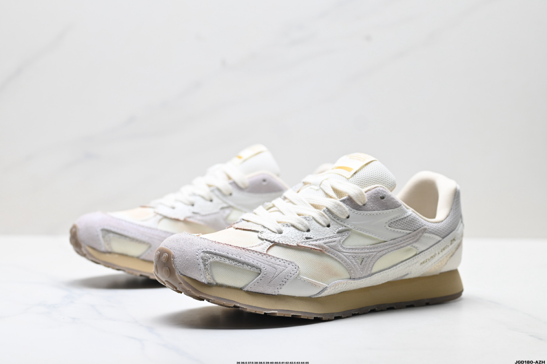 💰210
公司级✅Mizuno美津浓 LG 60S 2K 舒适百搭 做旧设计 德训 薄底防滑耐磨 低帮休闲鞋
Y2K与60S的时空碰撞 趋势破壁 沿袭MIZUNO经典薄底跑鞋廓形全新年轻化鞋面设计 释出质感与活力兼具的LG 60S 2K
麂皮质感温润柔和 LOGO精致点缀 步履之间 邂逅自在的优雅 全鞋面做旧工艺处理 色基底上局部龟裂 旧化纹理设计 褪去新鞋生硬感
货号:D1GH242103
尺码:36 36.5 37.5 38 38.5 39 40 40.5 41 42 42.5 43 44 45
ID:JGD180-AZH