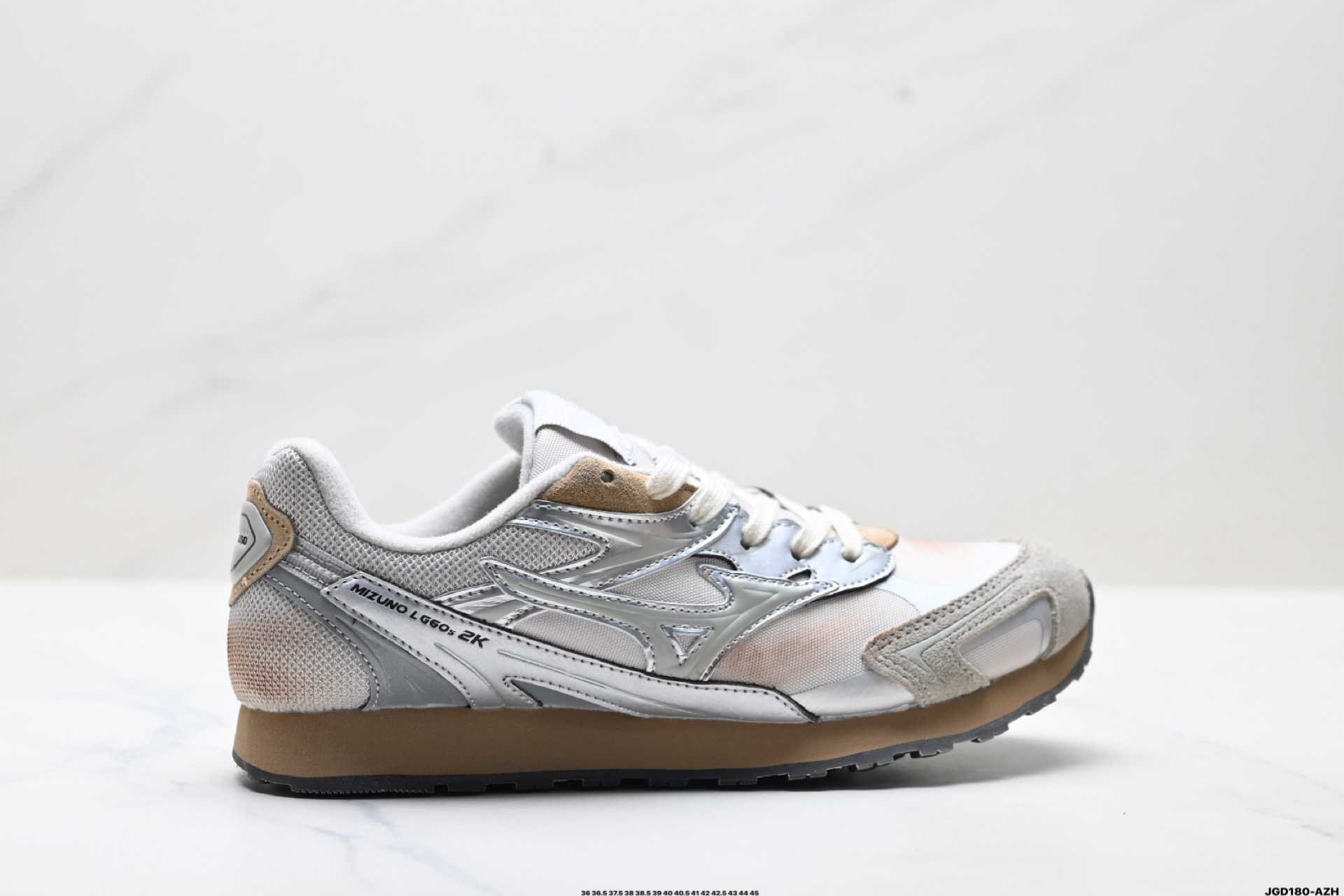 💰160
公司级✅Mizuno美津浓 LG 60S 2K 舒适百搭 做旧设计 德训 薄底防滑耐磨 低帮休闲鞋
Y2K与60S的时空碰撞 趋势破壁 沿袭MIZUNO经典薄底跑鞋廓形全新年轻化鞋面设计 释出质感与活力兼具的LG 60S 2K
麂皮质感温润柔和 LOGO精致点缀 步履之间 邂逅自在的优雅 全鞋面做旧工艺处理 色基底上局部龟裂 旧化纹理设计 褪去新鞋生硬感
货号:D1GH242103
尺码:36 36.5 37.5 38 38.5 39 40 40.5 41 42 42.5 43 44 45
ID:JGD180-AZH