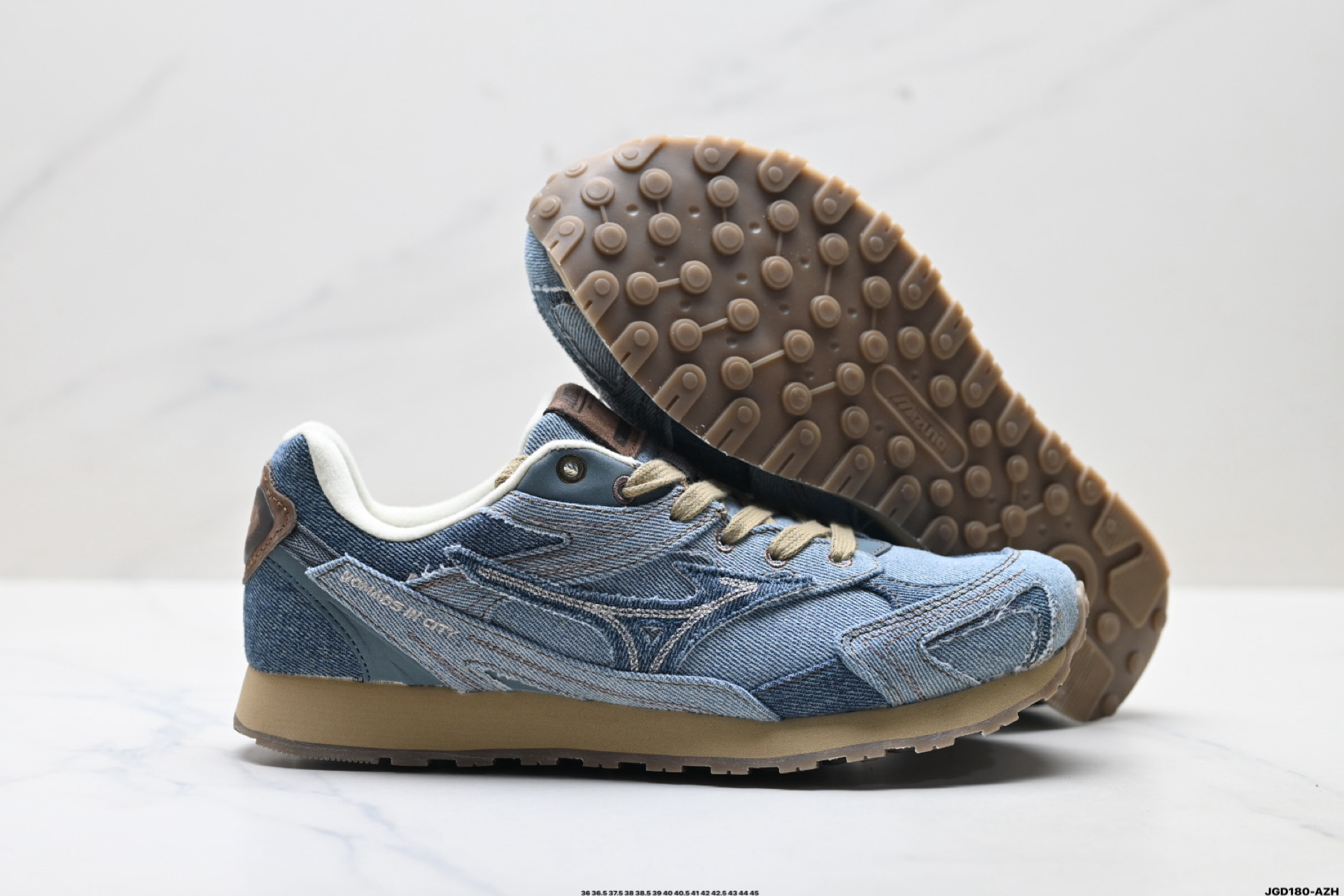 💰210
公司级✅Mizuno美津浓 LG 60S 2K 舒适百搭 做旧设计 德训 薄底防滑耐磨 低帮休闲鞋
Y2K与60S的时空碰撞 趋势破壁 沿袭MIZUNO经典薄底跑鞋廓形全新年轻化鞋面设计 释出质感与活力兼具的LG 60S 2K
麂皮质感温润柔和 LOGO精致点缀 步履之间 邂逅自在的优雅 全鞋面做旧工艺处理 色基底上局部龟裂 旧化纹理设计 褪去新鞋生硬感
货号:D1GH242103
尺码:36 36.5 37.5 38 38.5 39 40 40.5 41 42 42.5 43 44 45
ID:JGD180-AZH