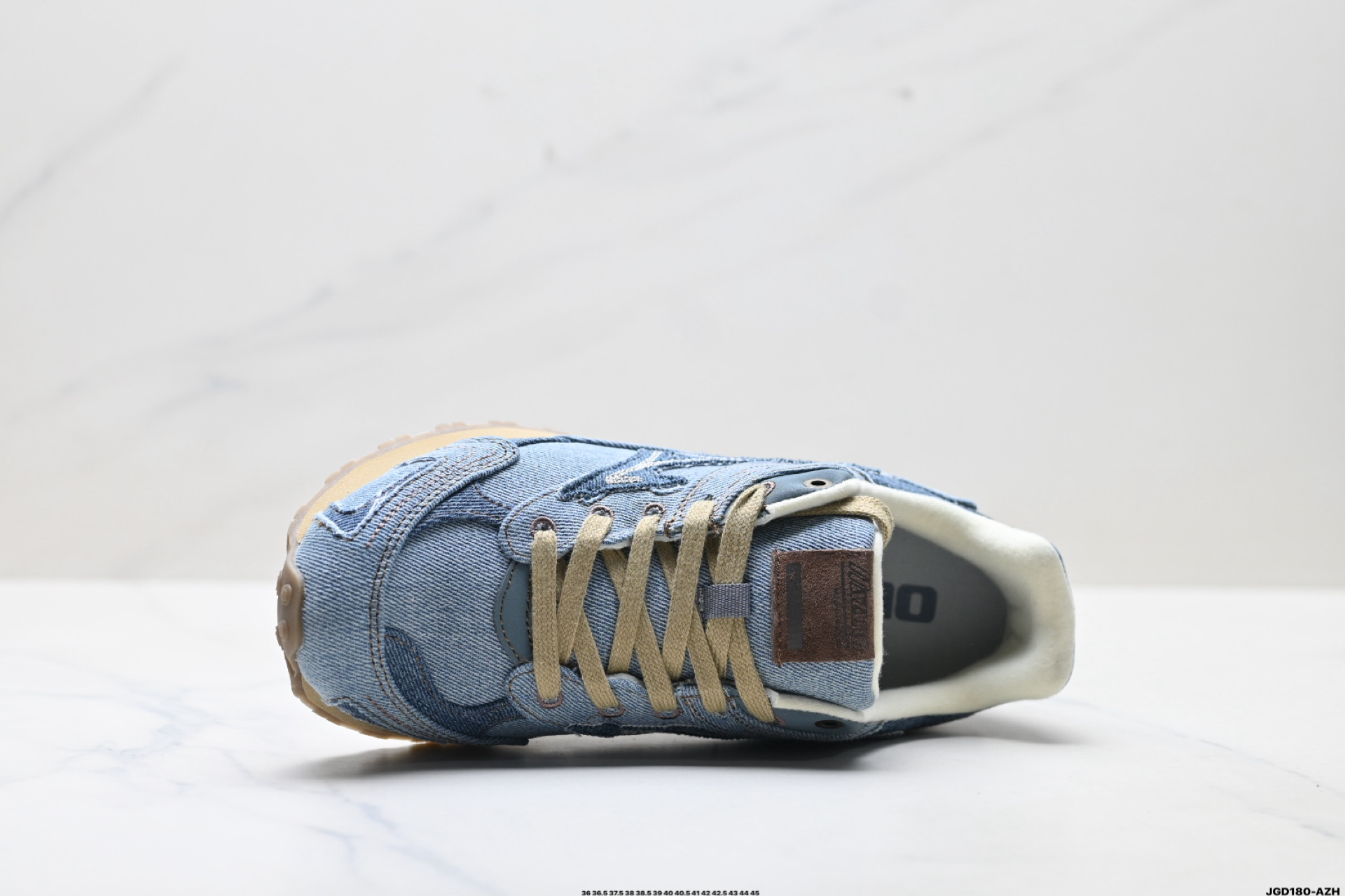 💰210
公司级✅Mizuno美津浓 LG 60S 2K 舒适百搭 做旧设计 德训 薄底防滑耐磨 低帮休闲鞋
Y2K与60S的时空碰撞 趋势破壁 沿袭MIZUNO经典薄底跑鞋廓形全新年轻化鞋面设计 释出质感与活力兼具的LG 60S 2K
麂皮质感温润柔和 LOGO精致点缀 步履之间 邂逅自在的优雅 全鞋面做旧工艺处理 色基底上局部龟裂 旧化纹理设计 褪去新鞋生硬感
货号:D1GH242103
尺码:36 36.5 37.5 38 38.5 39 40 40.5 41 42 42.5 43 44 45
ID:JGD180-AZH