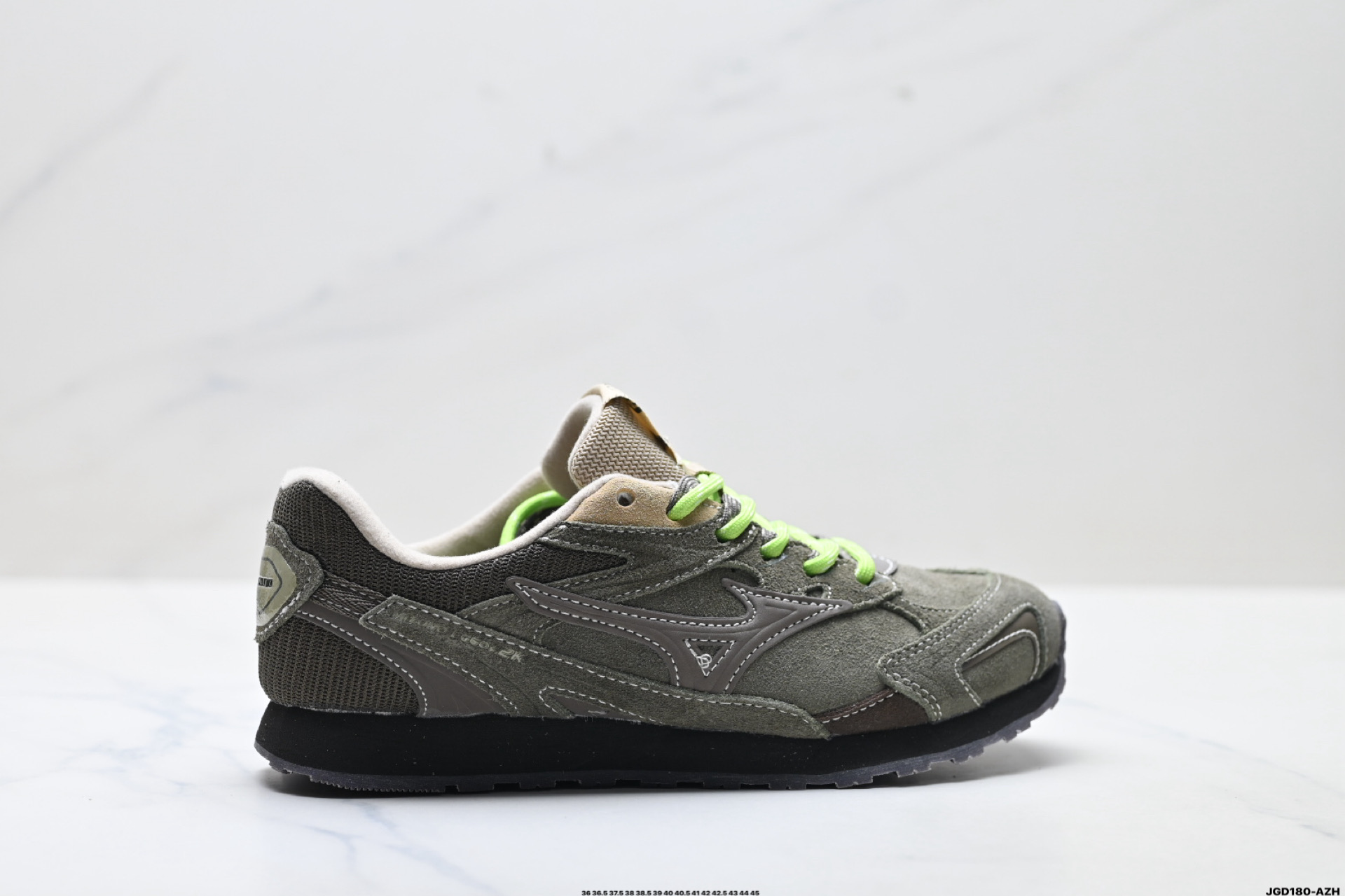 💰160
公司级✅Mizuno美津浓 LG 60S 2K 舒适百搭 做旧设计 德训 薄底防滑耐磨 低帮休闲鞋
Y2K与60S的时空碰撞 趋势破壁 沿袭MIZUNO经典薄底跑鞋廓形全新年轻化鞋面设计 释出质感与活力兼具的LG 60S 2K
麂皮质感温润柔和 LOGO精致点缀 步履之间 邂逅自在的优雅 全鞋面做旧工艺处理 色基底上局部龟裂 旧化纹理设计 褪去新鞋生硬感
货号:D1GH242103
尺码:36 36.5 37.5 38 38.5 39 40 40.5 41 42 42.5 43 44 45
ID:JGD180-AZH