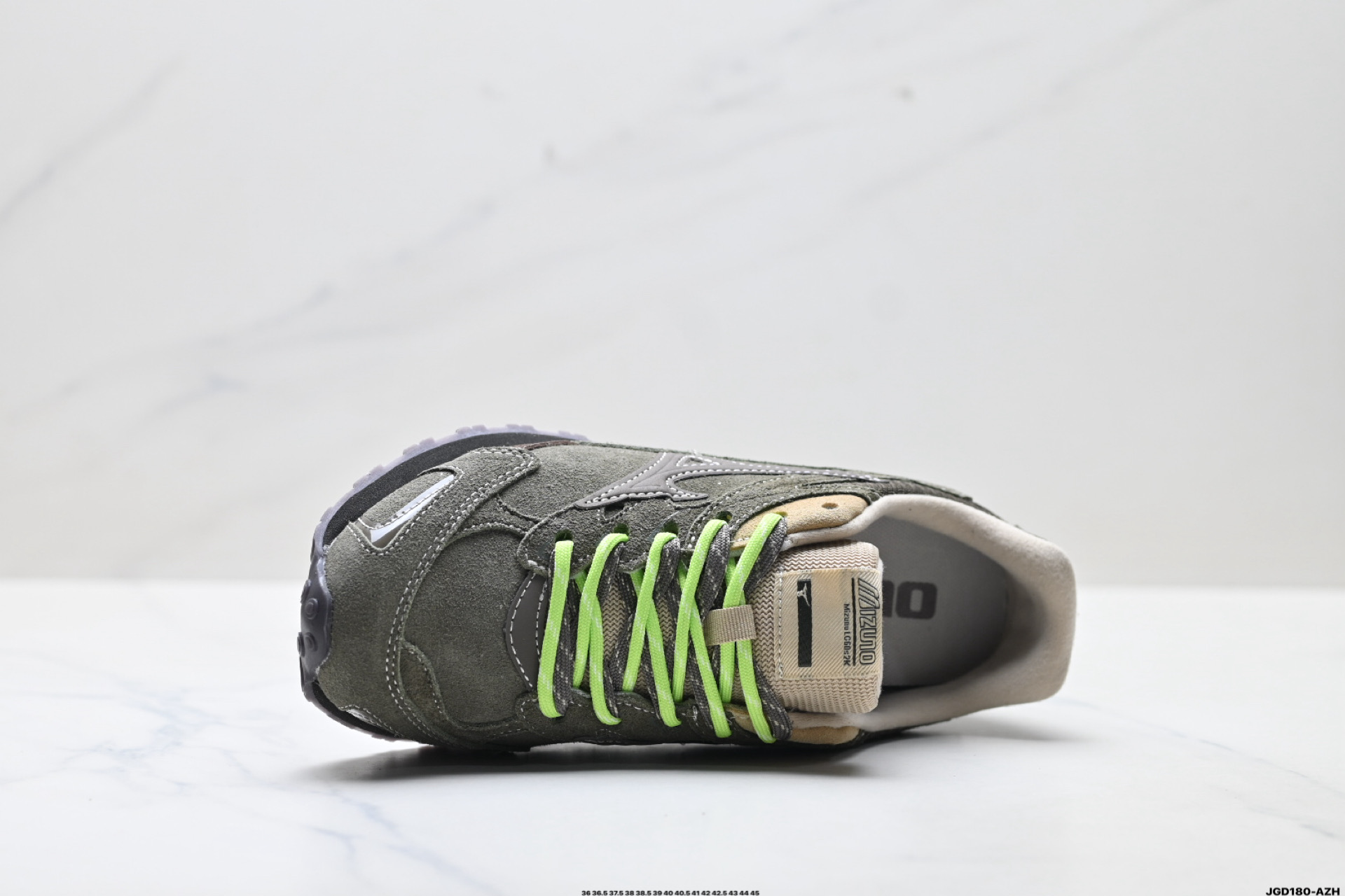 💰210
公司级✅Mizuno美津浓 LG 60S 2K 舒适百搭 做旧设计 德训 薄底防滑耐磨 低帮休闲鞋
Y2K与60S的时空碰撞 趋势破壁 沿袭MIZUNO经典薄底跑鞋廓形全新年轻化鞋面设计 释出质感与活力兼具的LG 60S 2K
麂皮质感温润柔和 LOGO精致点缀 步履之间 邂逅自在的优雅 全鞋面做旧工艺处理 色基底上局部龟裂 旧化纹理设计 褪去新鞋生硬感
货号:D1GH242103
尺码:36 36.5 37.5 38 38.5 39 40 40.5 41 42 42.5 43 44 45
ID:JGD180-AZH