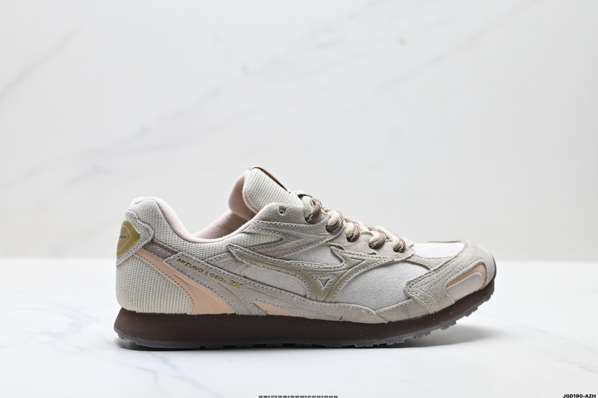 💰160
公司级✅Mizuno美津浓 LG 60S 2K 舒适百搭 做旧设计 德训 薄底防滑耐磨 低帮休闲鞋
Y2K与60S的时空碰撞 趋势破壁 沿袭MIZUNO经典薄底跑鞋廓形全新年轻化鞋面设计 释出质感与活力兼具的LG 60S 2K
麂皮质感温润柔和 LOGO精致点缀 步履之间 邂逅自在的优雅 全鞋面做旧工艺处理 色基底上局部龟裂 旧化纹理设计 褪去新鞋生硬感
货号:D1GH242103
尺码:36 36.5 37.5 38 38.5 39 40 40.5 41 42 42.5 43 44 45
ID:JGD180-AZH