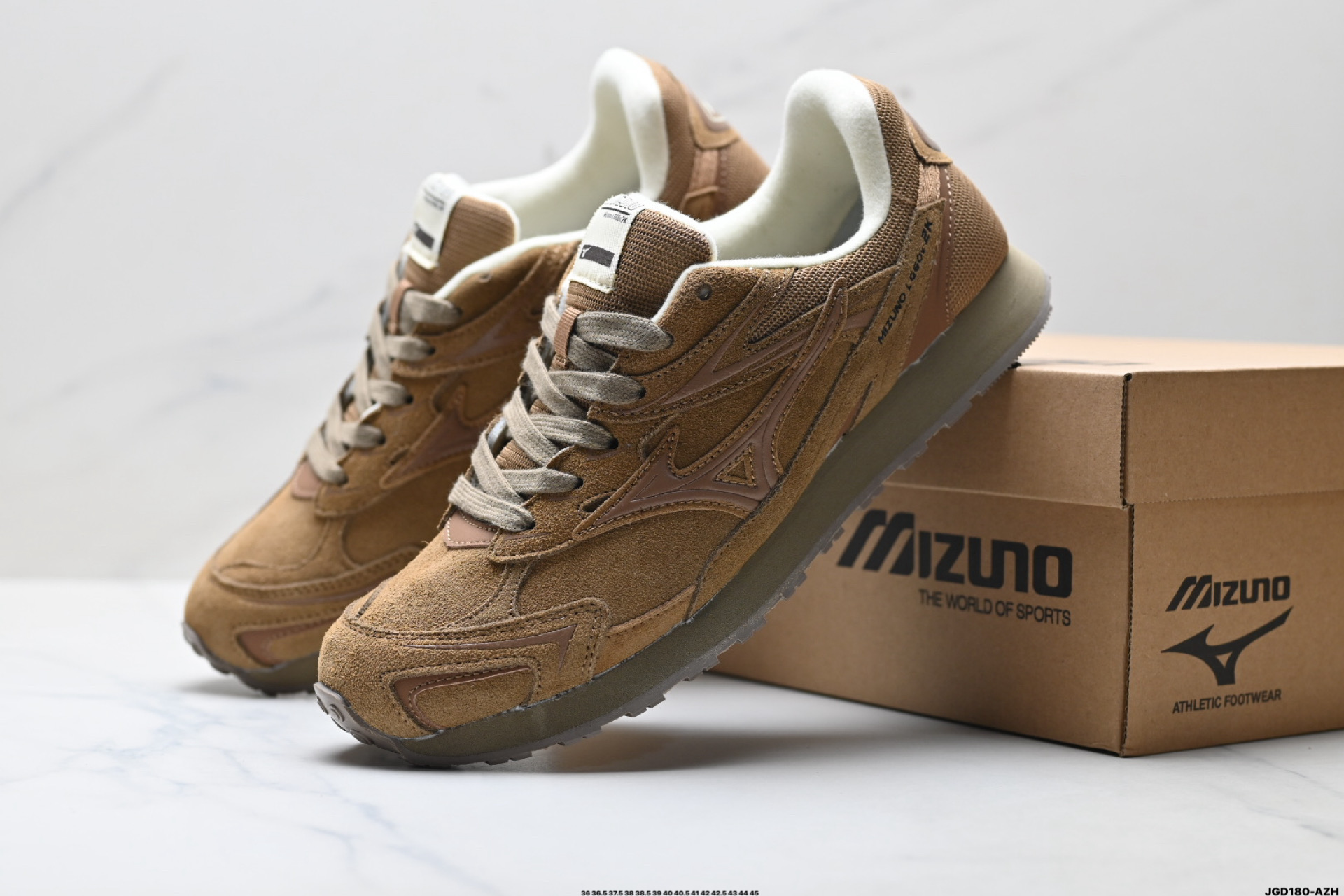 🈴💰160
公司级✅Mizuno美津浓 LG 60S 2K 舒适百搭 做旧设计 德训 薄底防滑耐磨 低帮休闲鞋
Y2K与60S的时空碰撞 趋势破壁 沿袭MIZUNO经典薄底跑鞋廓形全新年轻化鞋面设计 释出质感与活力兼具的LG 60S 2K
麂皮质感温润柔和 LOGO精致点缀 步履之间 邂逅自在的优雅 全鞋面做旧工艺处理 色基底上局部龟裂 旧化纹理设计 褪去新鞋生硬感
货号:D1GH242103
尺码:36 36.5 37.5 38 38.5 39 40 40.5 41 42 42.5 43 44 45
ID:JGD180-AZH