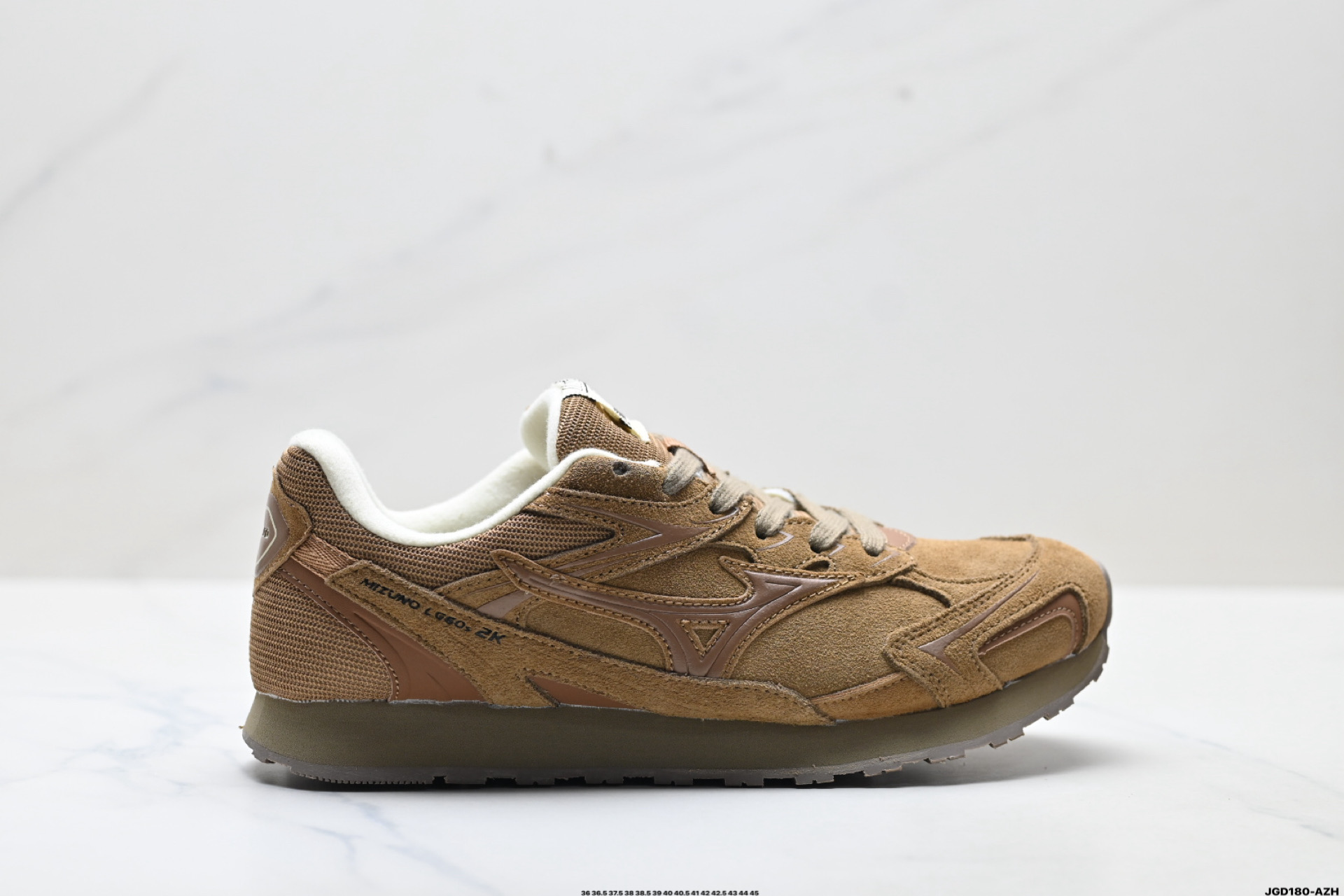 💰160
公司级✅Mizuno美津浓 LG 60S 2K 舒适百搭 做旧设计 德训 薄底防滑耐磨 低帮休闲鞋
Y2K与60S的时空碰撞 趋势破壁 沿袭MIZUNO经典薄底跑鞋廓形全新年轻化鞋面设计 释出质感与活力兼具的LG 60S 2K
麂皮质感温润柔和 LOGO精致点缀 步履之间 邂逅自在的优雅 全鞋面做旧工艺处理 色基底上局部龟裂 旧化纹理设计 褪去新鞋生硬感
货号:D1GH242103
尺码:36 36.5 37.5 38 38.5 39 40 40.5 41 42 42.5 43 44 45
ID:JGD180-AZH