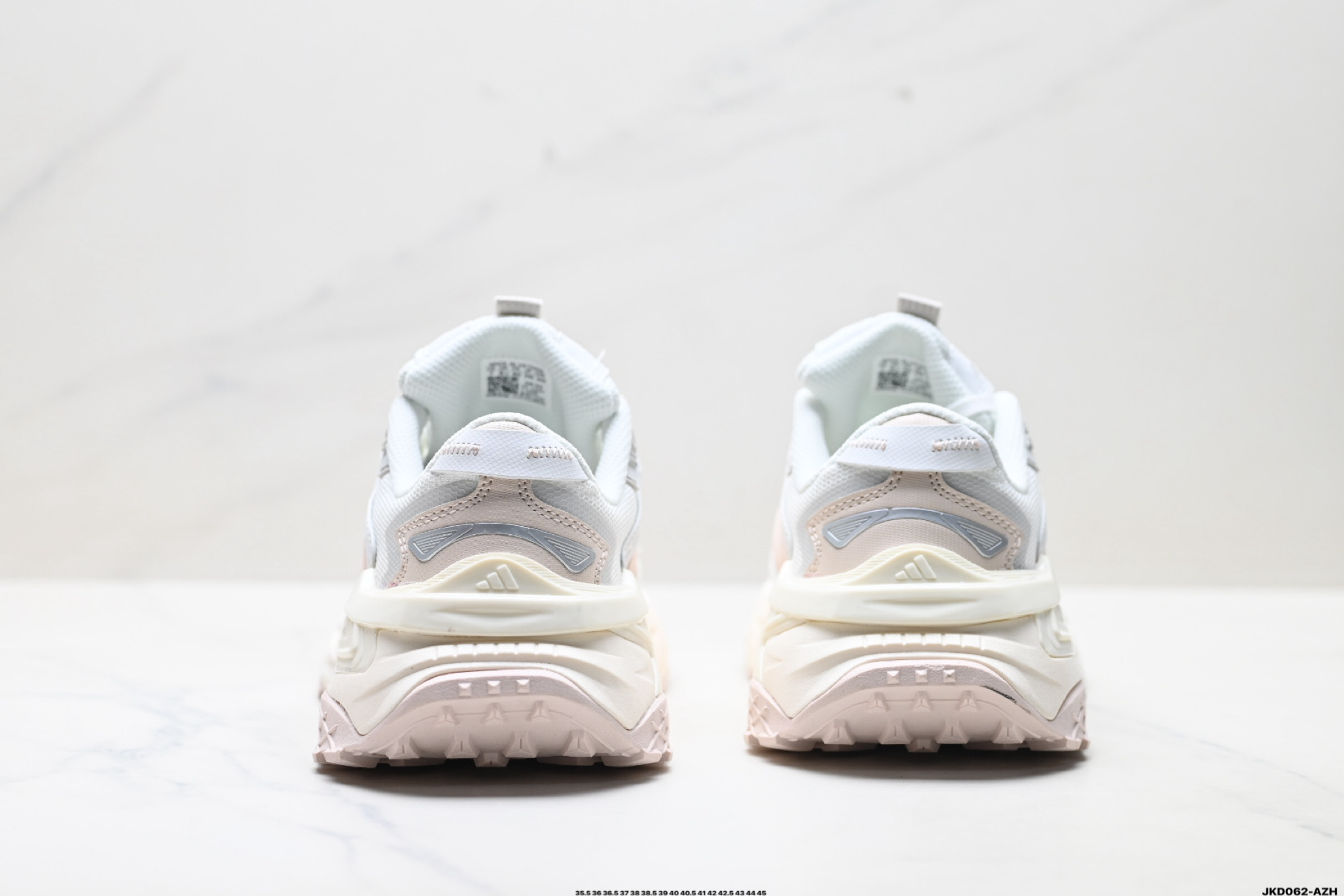 公司级✅Adidas XLG STORM EDGE 阿迪达斯 舒适 防滑 老爹鞋 鞋面由轻薄透气的网布制成 提供卓越的空气流通性能 中底使用品牌独有的Bounce缓震技术 帮助减少地面对关节的冲击力 提升整体的舒适性 鞋子的设计风格简约大气 同时兼顾功能性和美感 适用于各种场景 货号:JQ4085 ID:JKD062-AZH