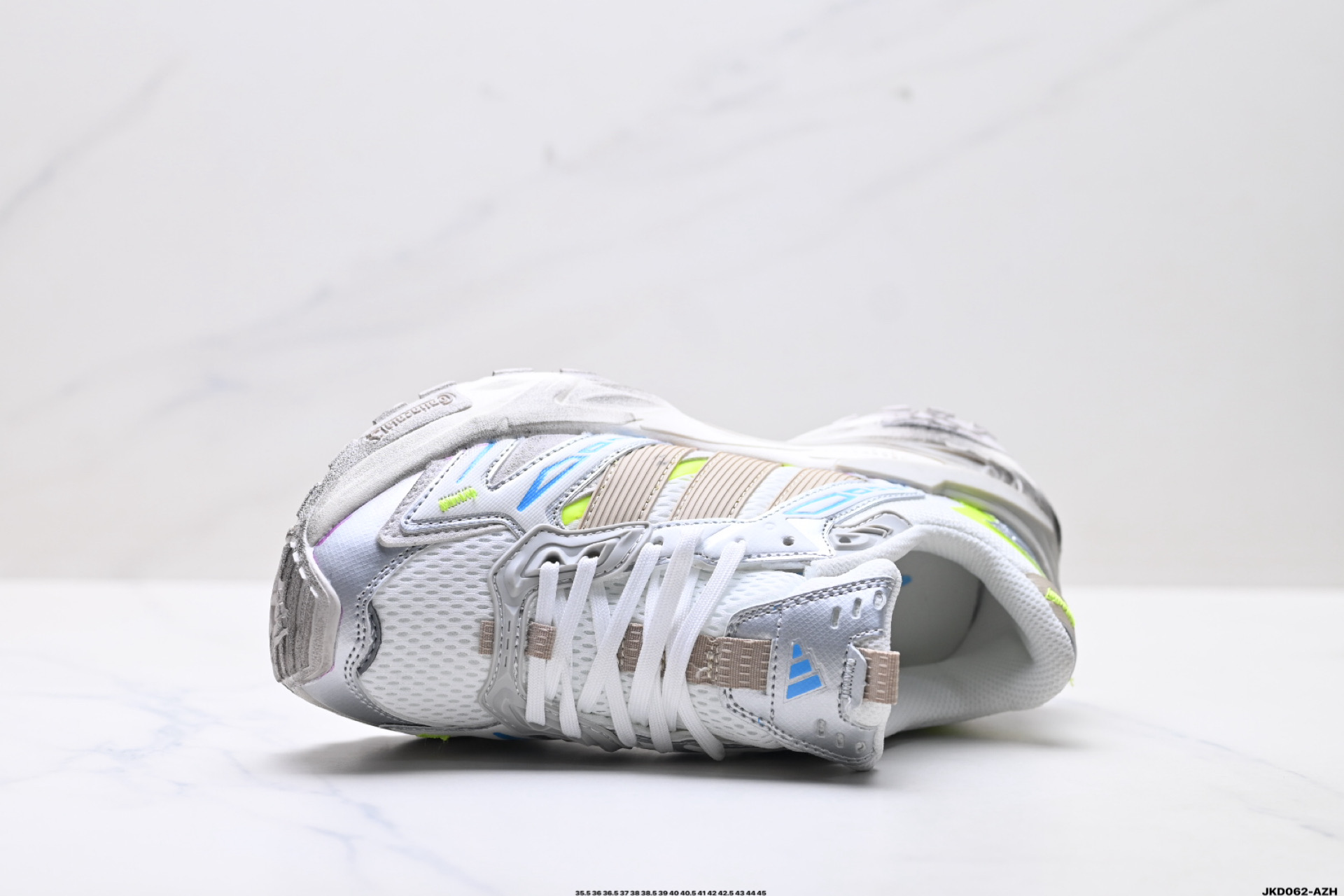 公司级✅Adidas XLG STORM EDGE 阿迪达斯 舒适 防滑 老爹鞋 鞋面由轻薄透气的网布制成 提供卓越的空气流通性能 中底使用品牌独有的Bounce缓震技术 帮助减少地面对关节的冲击力 提升整体的舒适性 鞋子的设计风格简约大气 同时兼顾功能性和美感 适用于各种场景 货号:JQ4085 ID:JKD062-AZH