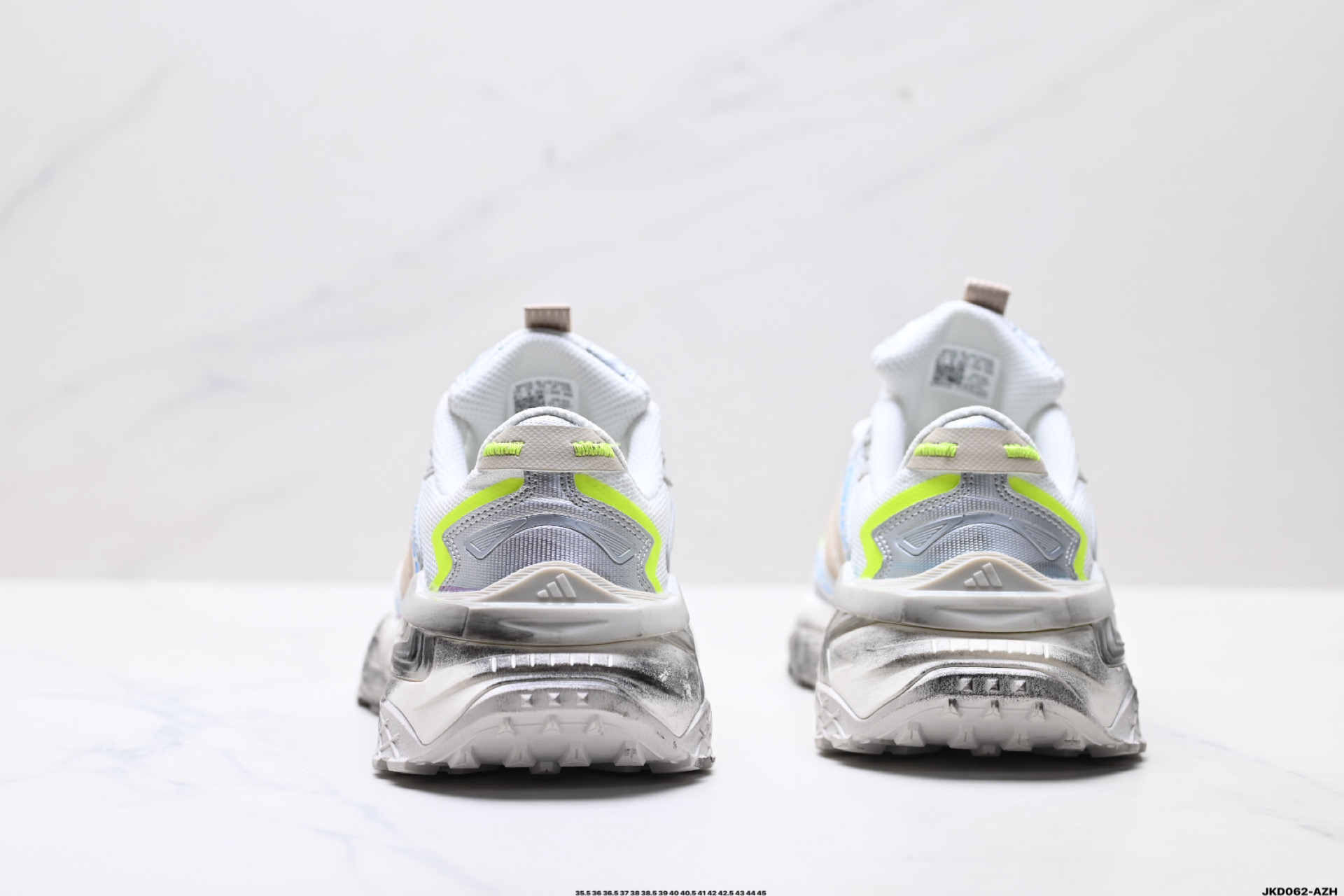 公司级✅Adidas XLG STORM EDGE 阿迪达斯 舒适 防滑 老爹鞋 鞋面由轻薄透气的网布制成 提供卓越的空气流通性能 中底使用品牌独有的Bounce缓震技术 帮助减少地面对关节的冲击力 提升整体的舒适性 鞋子的设计风格简约大气 同时兼顾功能性和美感 适用于各种场景 货号:JQ4085 ID:JKD062-AZH