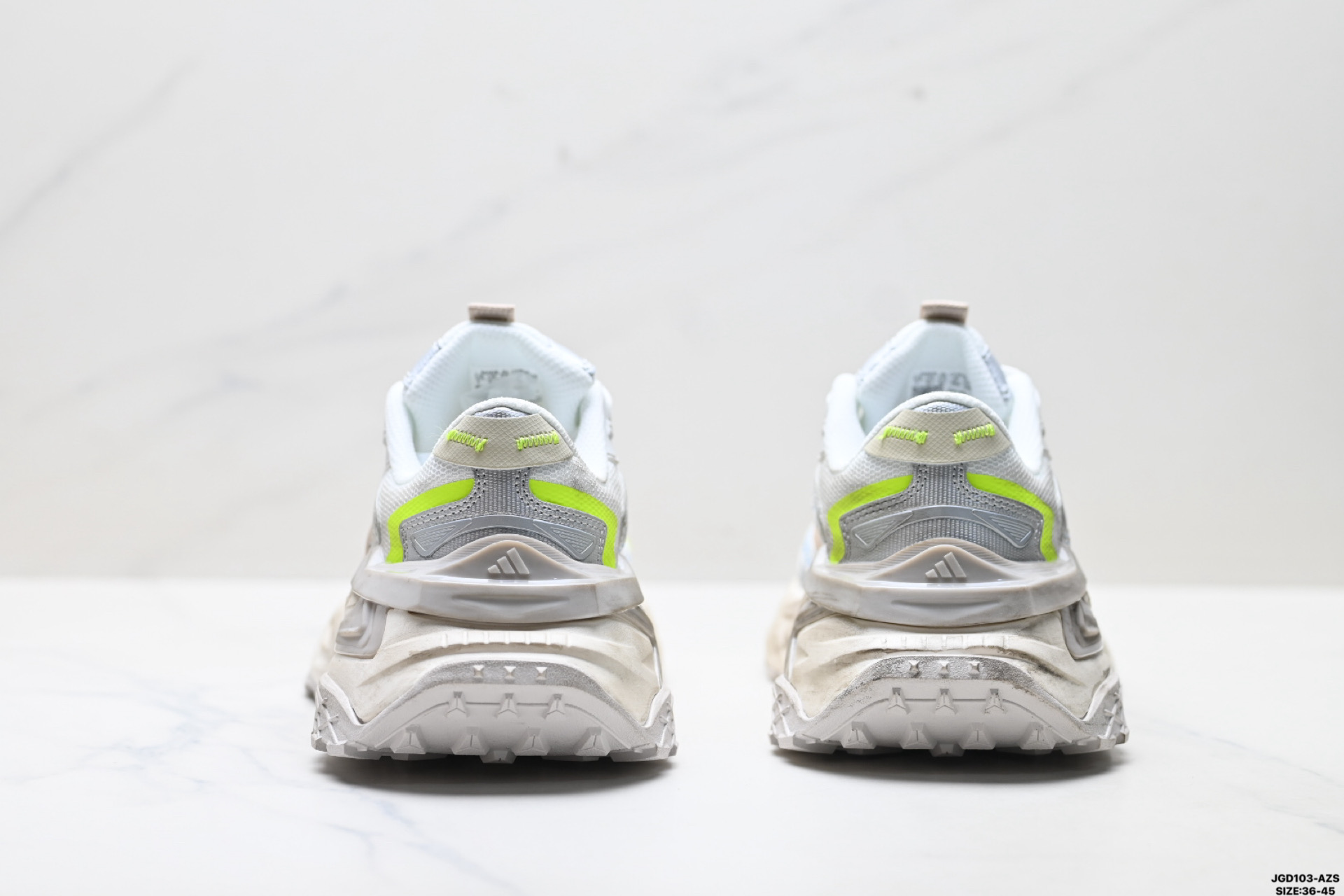 公司级✅Adidas XLG STORM EDGE 阿迪达斯 舒适 防滑 老爹鞋 鞋面由轻薄透气的网布制成 提供卓越的空气流通性能 中底使用品牌独有的Bounce缓震技术 帮助减少地面对关节的冲击力 提升整体的舒适性 鞋子的设计风格简约大气 同时兼顾功能性和美感 适用于各种场景 货号:JS0059 ID:JGD103-AZS