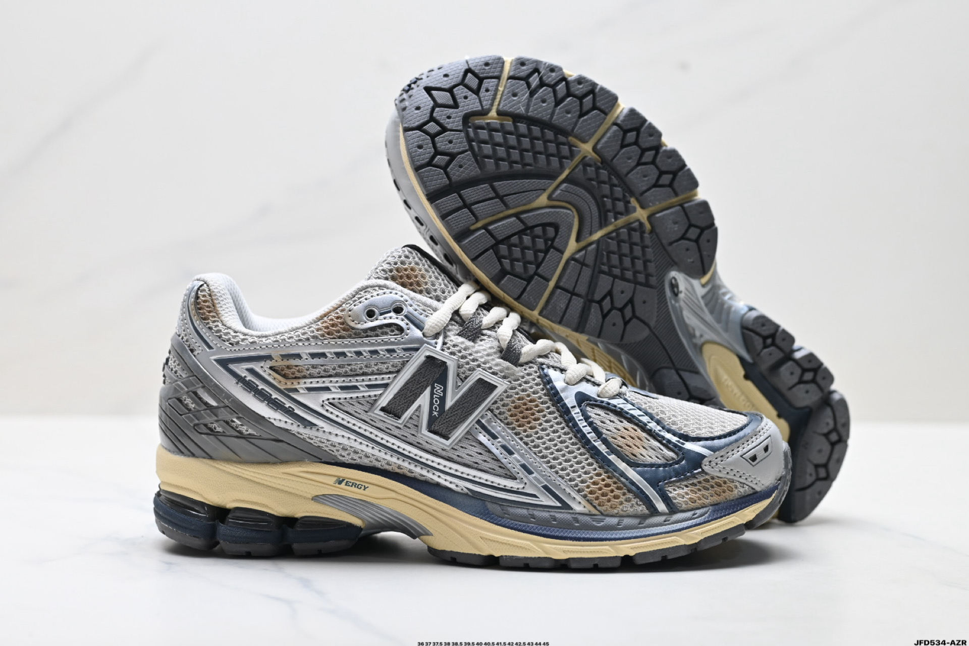 🈴💰200
公司级✅New Balance M1906系列 新百伦 复古单品宝藏老爹鞋款
复古元素叠加 质感超级棒 原楦版型材料细节做工精细 作为NB最经典的档案鞋型之一
官方货号:M1906DB
尺码:36 37 37.5 38 38.5 39.5 40 40.5 41.5 42 42.5 43 44 45
ID:JFD534-AZR