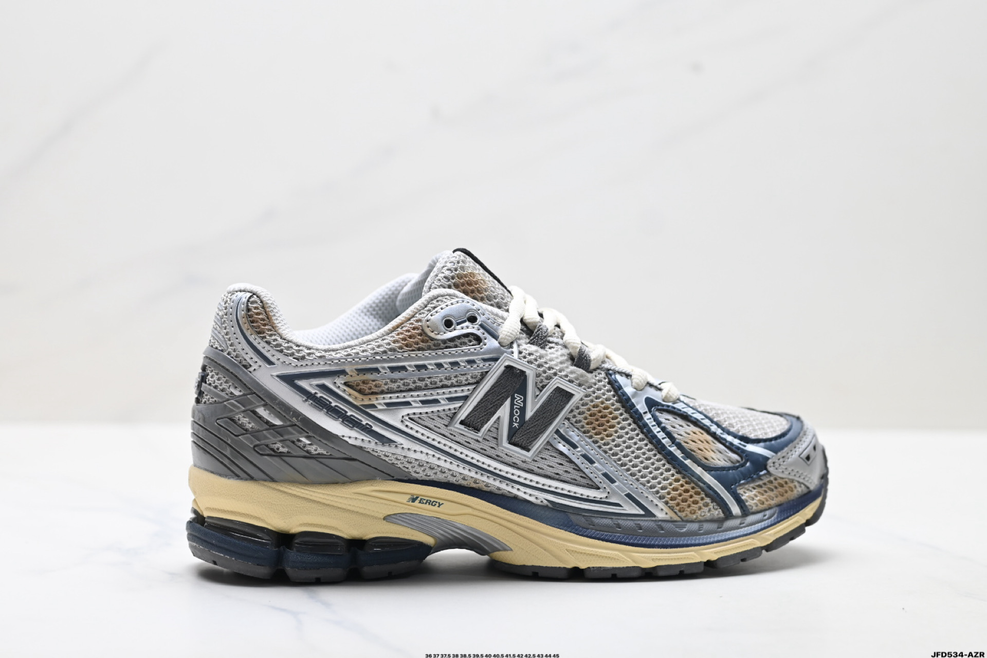 💰160
公司级✅New Balance M1906系列 新百伦 复古单品宝藏老爹鞋款
复古元素叠加 质感超级棒 原楦版型材料细节做工精细 作为NB最经典的档案鞋型之一
官方货号:M1906DB
尺码:36 37 37.5 38 38.5 39.5 40 40.5 41.5 42 42.5 43 44 45
ID:JFD534-AZR