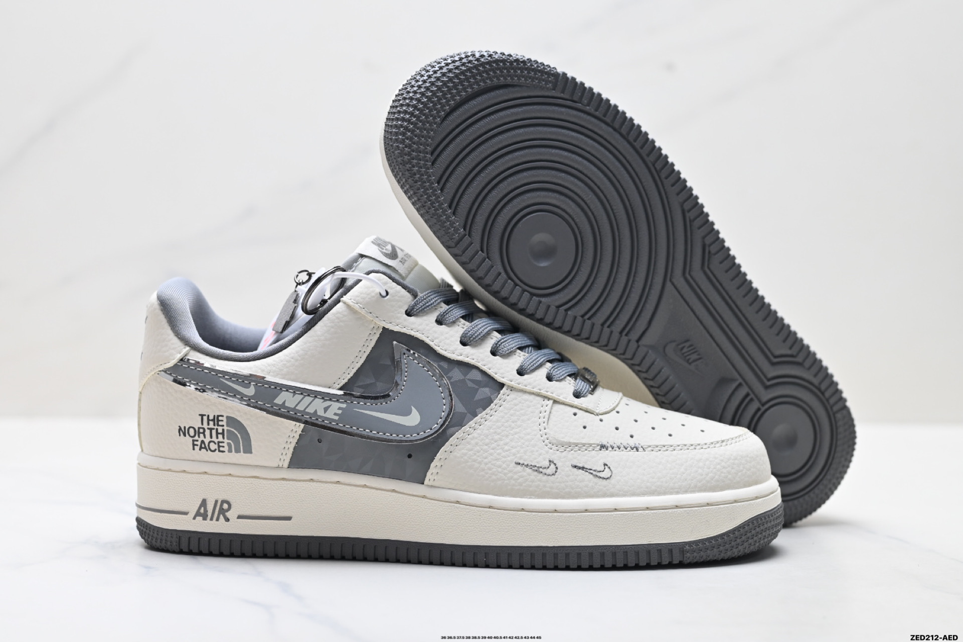 NIKE AIR FORCE 1‘07 DF0188-114