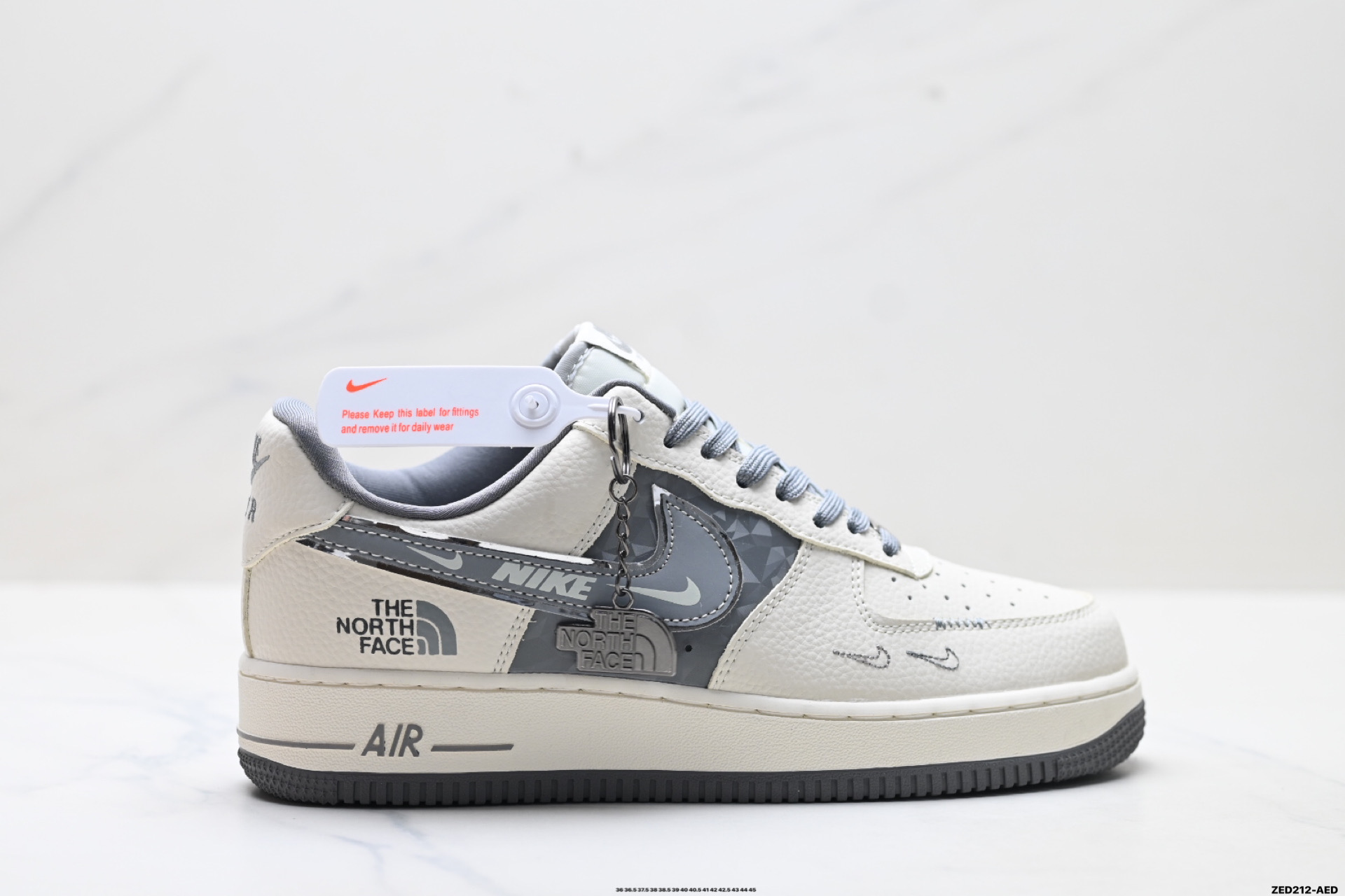 NIKE AIR FORCE 1‘07 DF0188-114